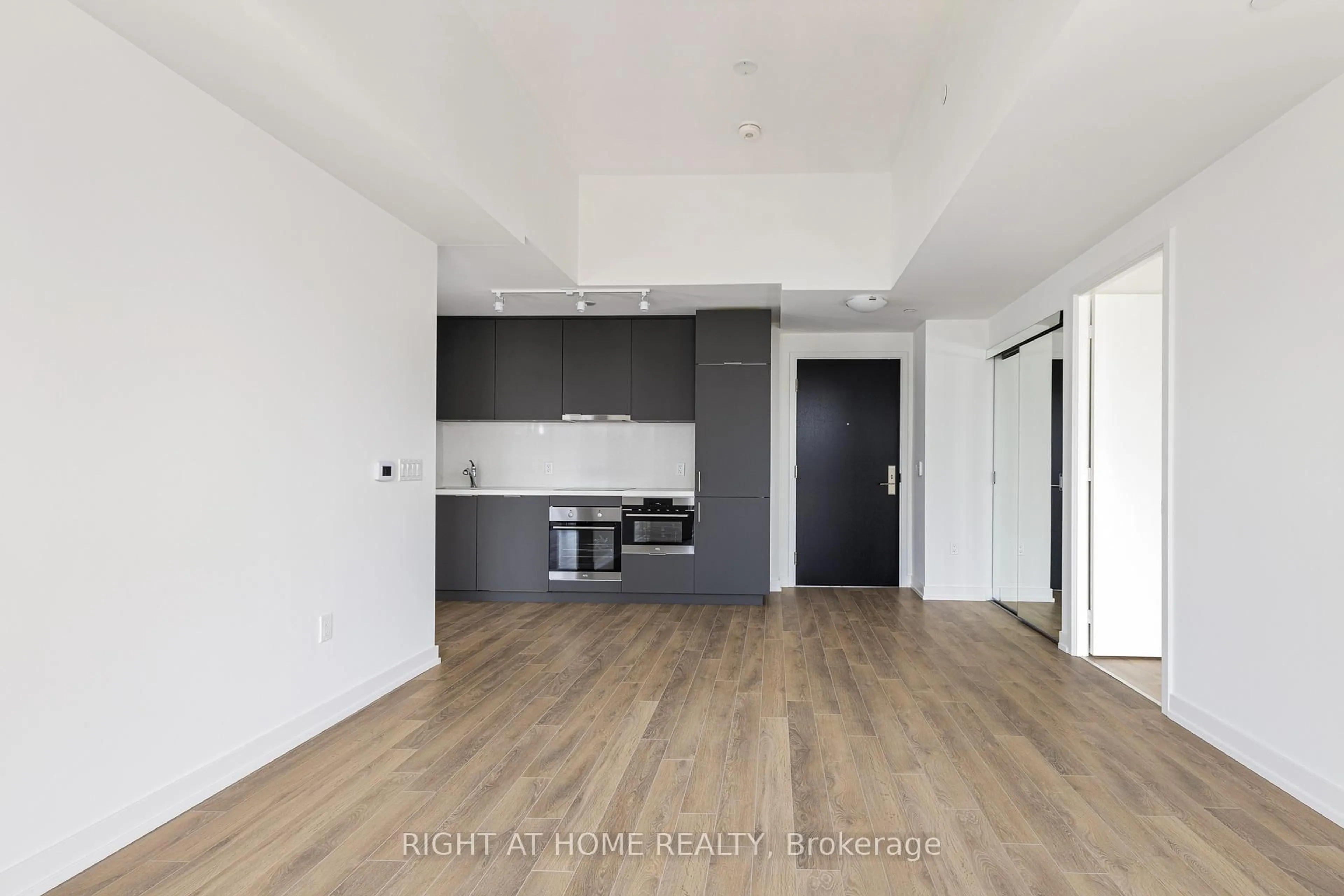 Unknown for 158 Front St #714, Toronto Ontario M5A 0K9