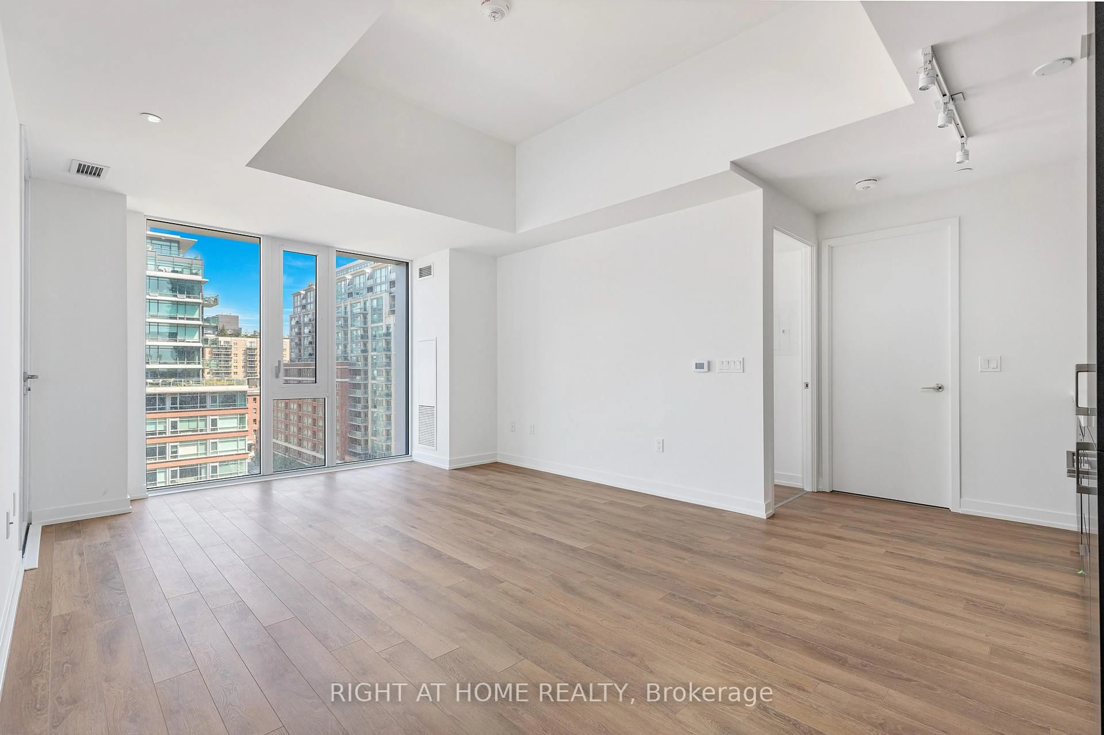 A pic of a room for 158 Front St #714, Toronto Ontario M5A 0K9