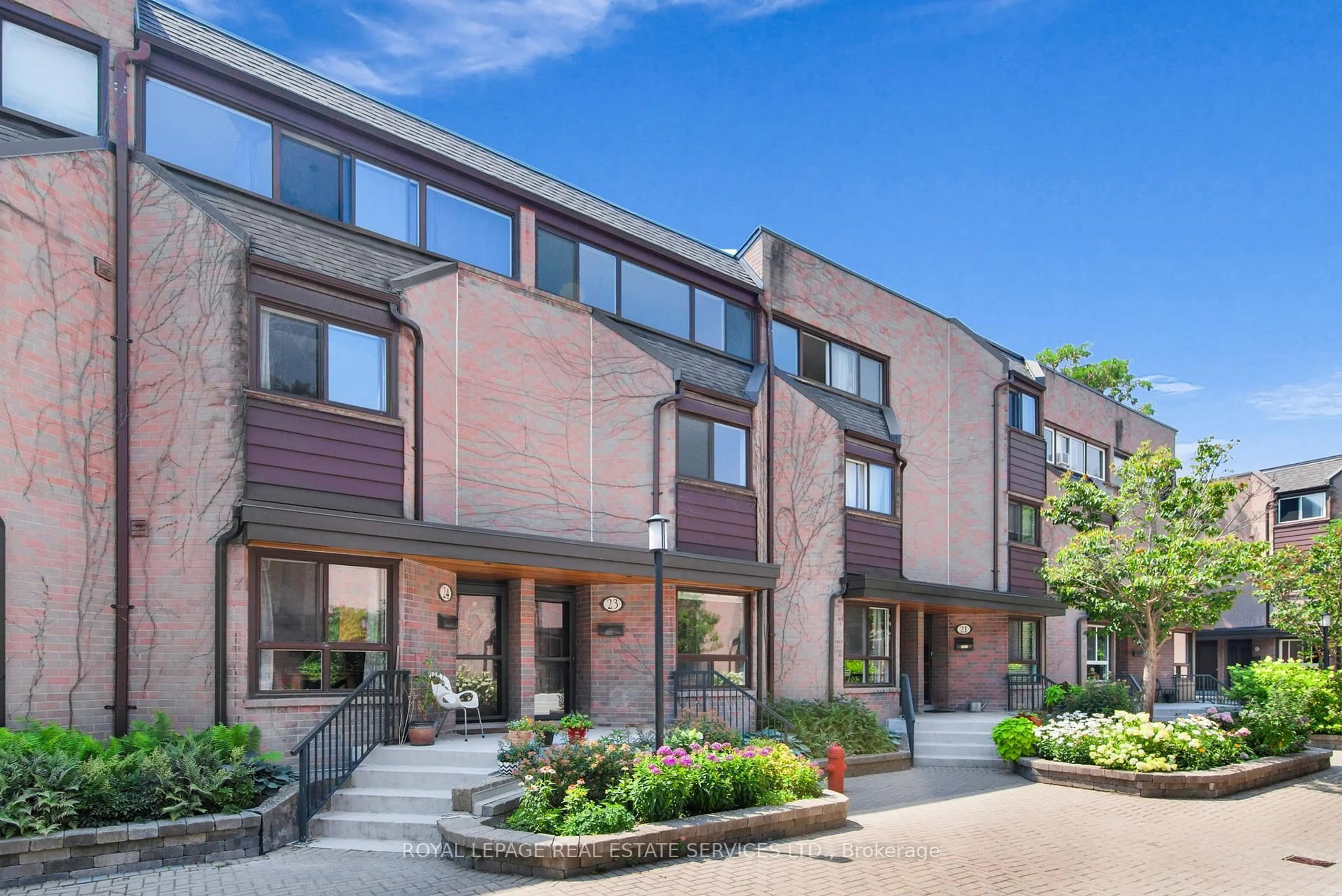 Home with brick exterior material, street for 130 Clinton St #23, Toronto Ontario M6G 2Y3