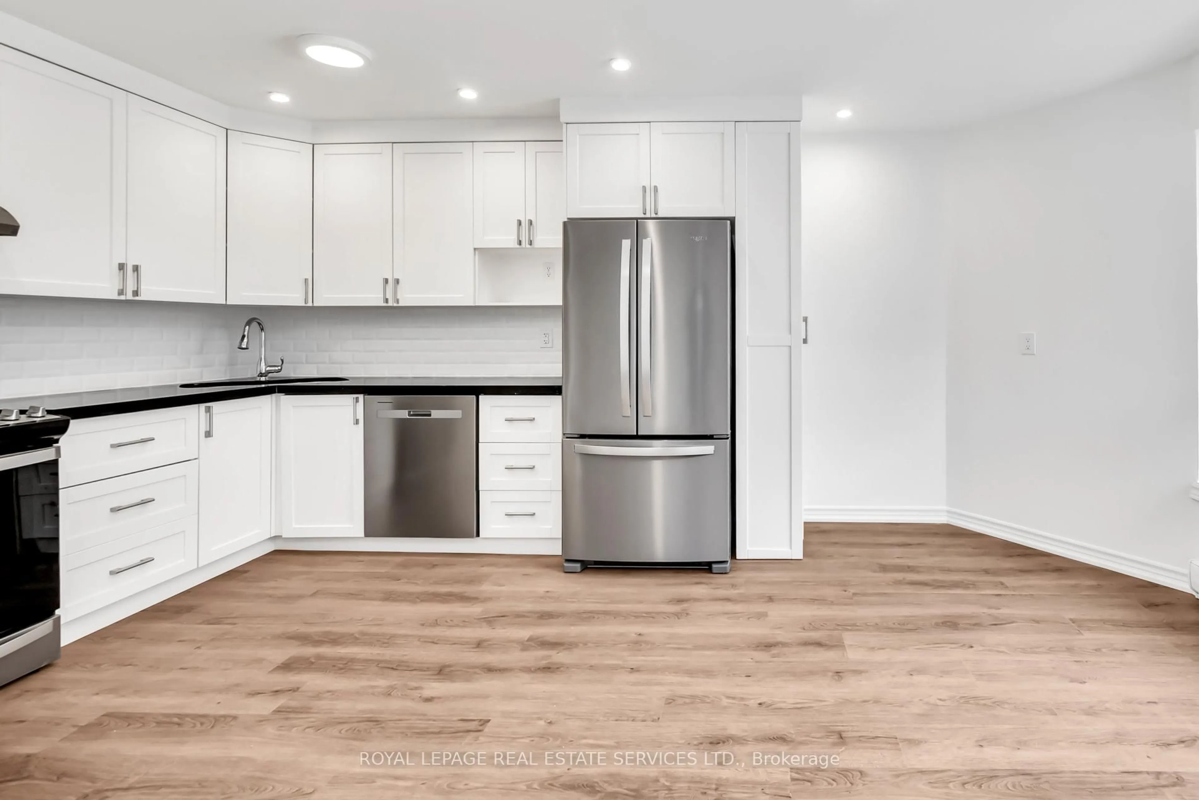 Open concept kitchen, wood/laminate floor for 130 Clinton St #23, Toronto Ontario M6G 2Y3