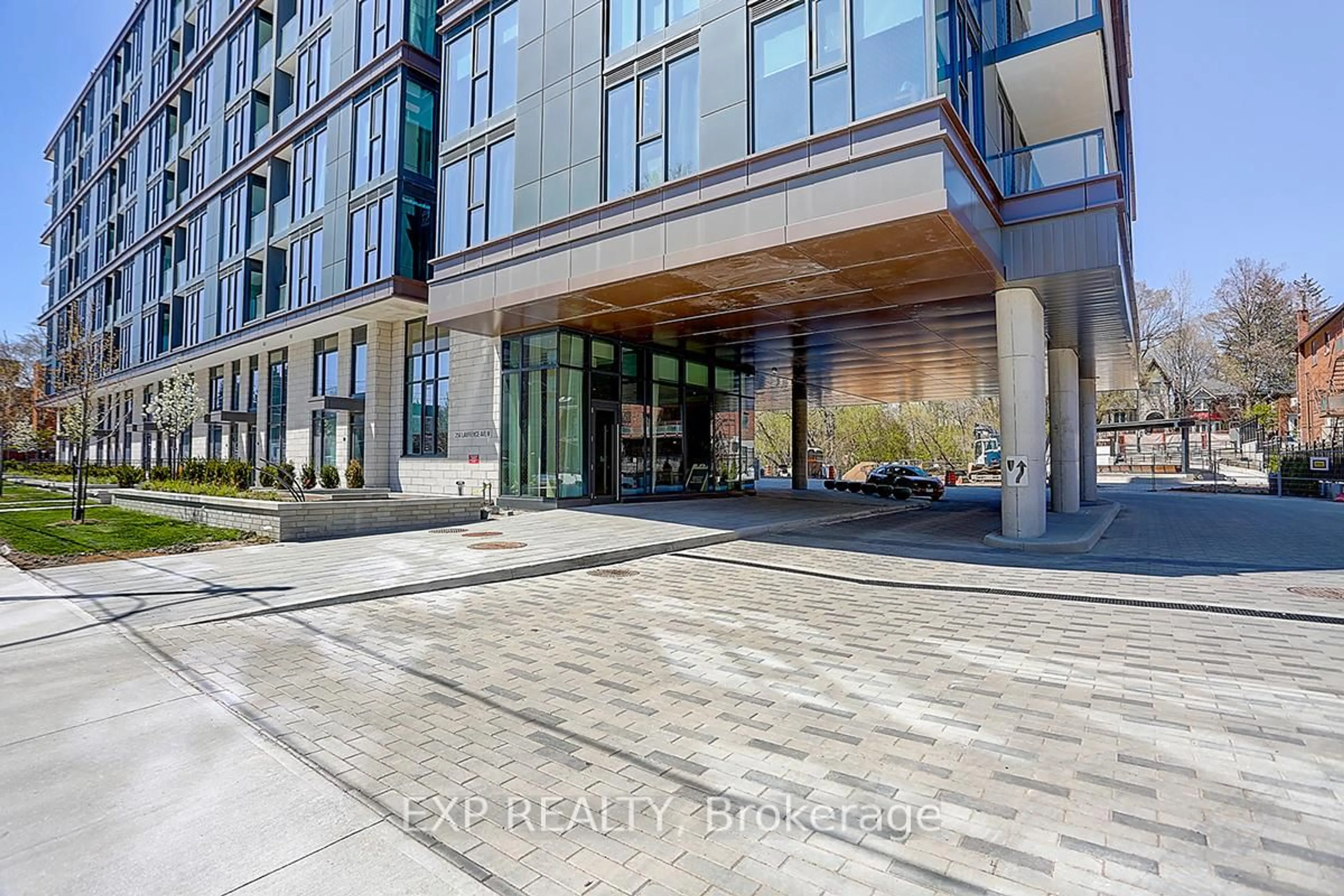 Indoor entryway for 250 Lawrence Ave #413, Toronto Ontario M5M 1B1