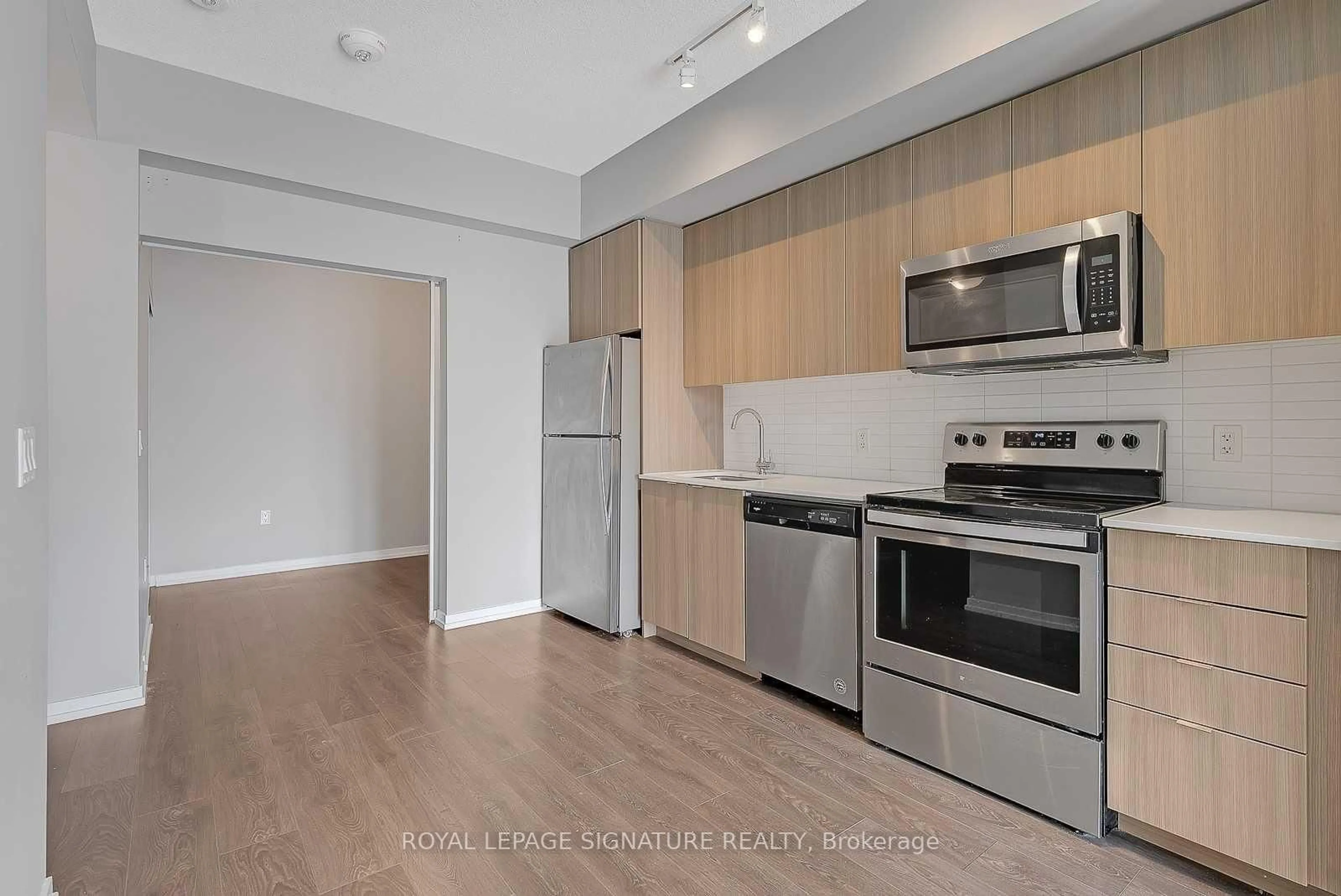 Standard kitchen, unknown for 3237 Bayview Ave #311, Toronto Ontario M2K 2J7