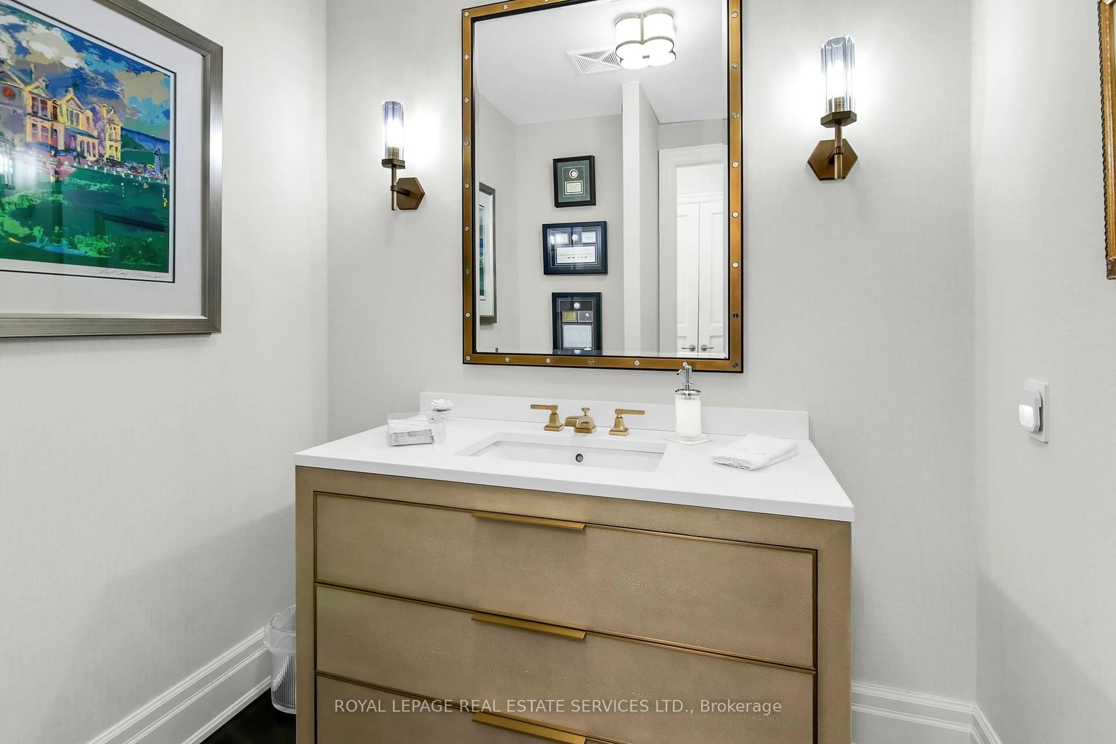 Contemporary bathroom, ceramic/tile floor for 155 St Clair Ave #1701, Toronto Ontario M4V 0A1