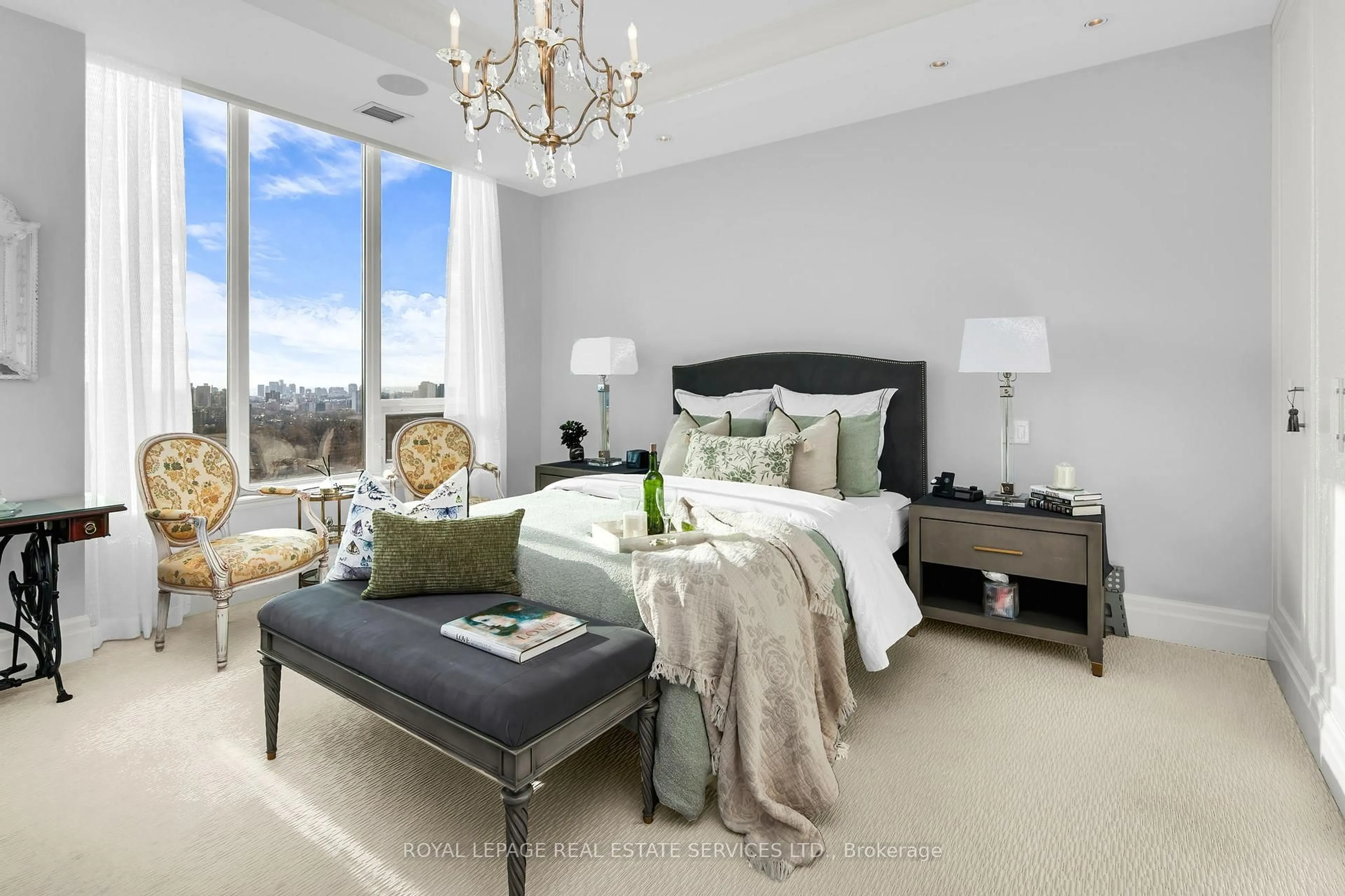 Bedroom with bed, unknown for 155 St Clair Ave #1701, Toronto Ontario M4V 0A1