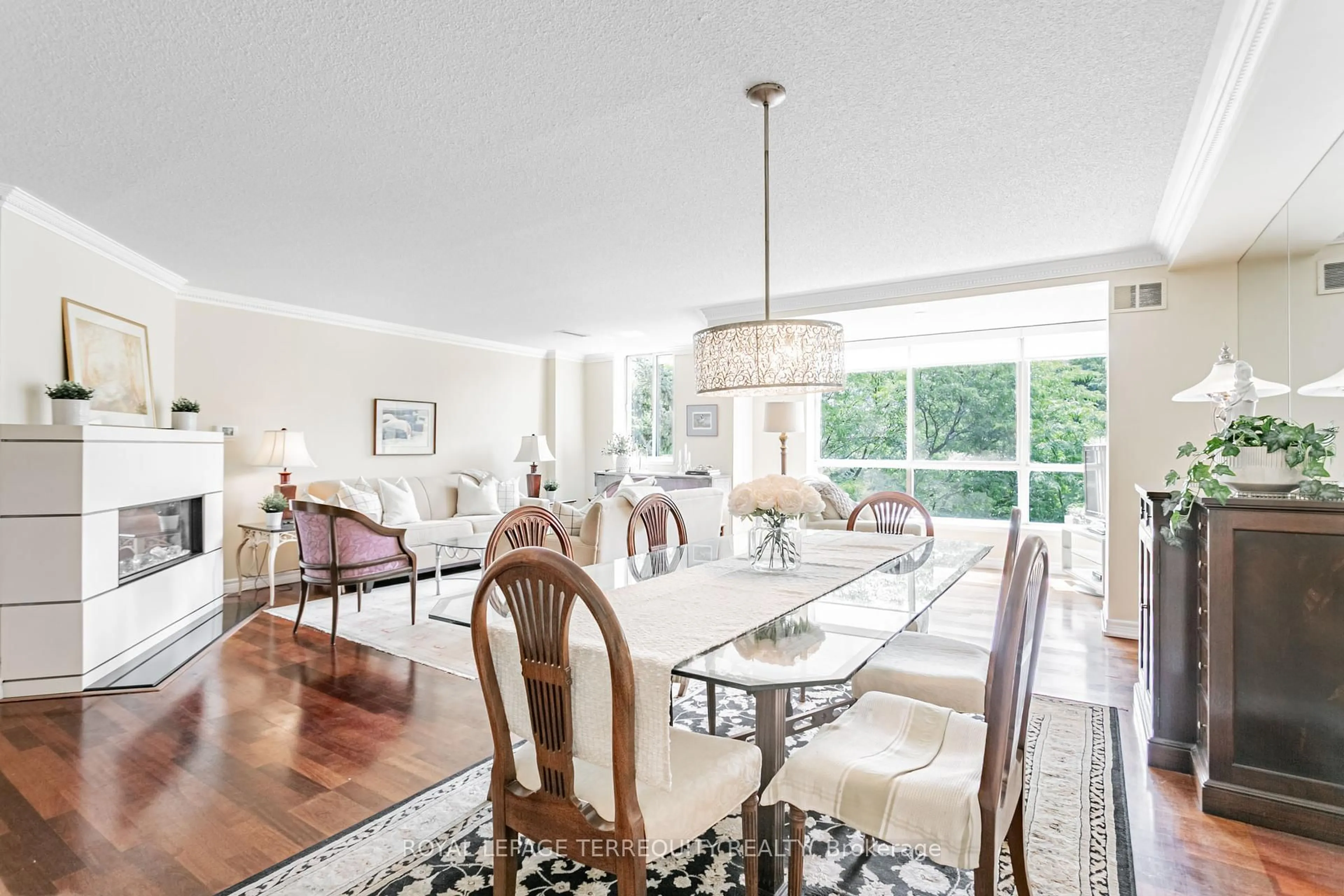 Dining room, unknown for 225 Davenport Rd #605, Toronto Ontario M5R 3R2