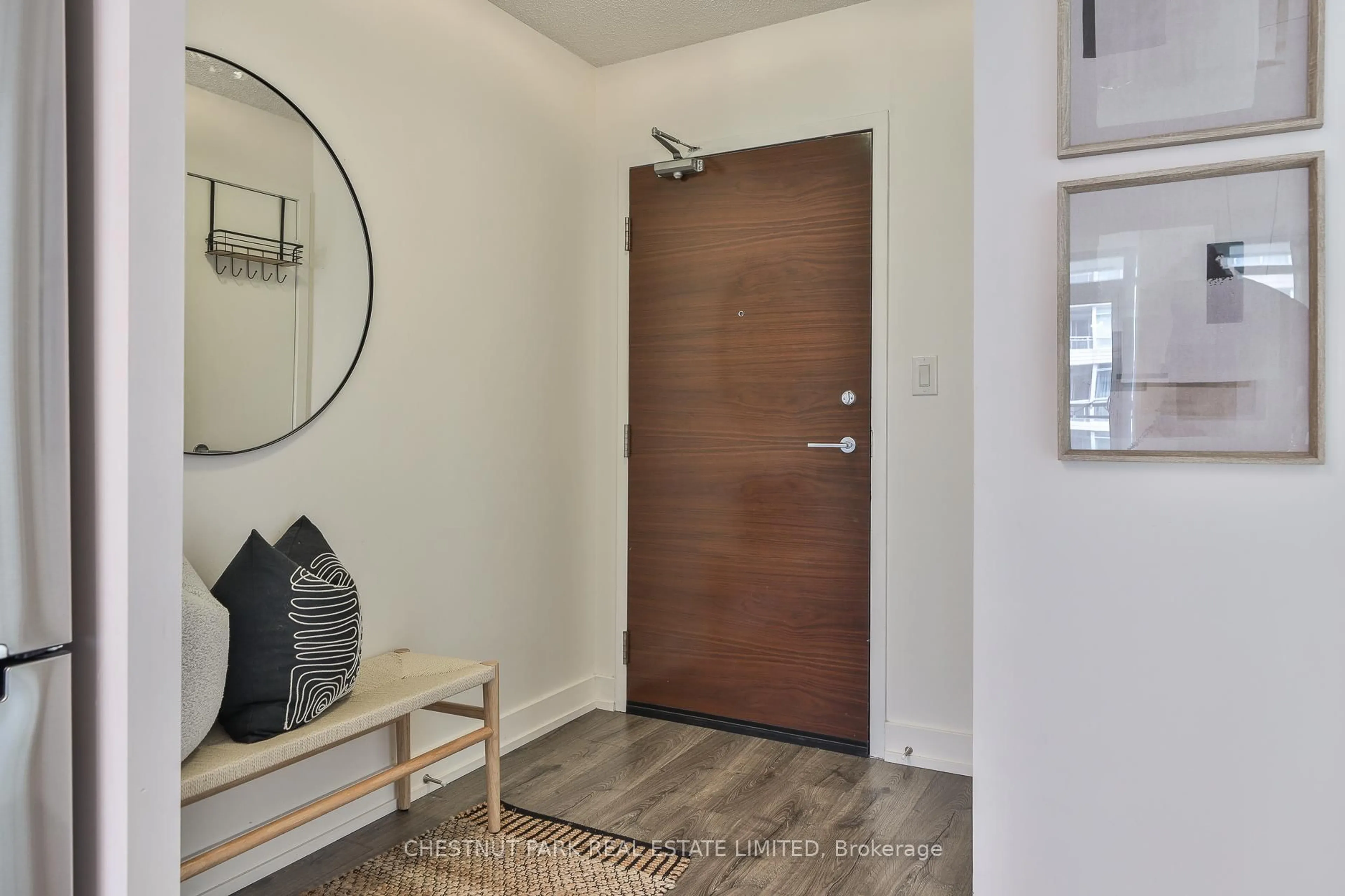 Indoor entryway for 10 Capreol Crt #620, Toronto Ontario M5V 4B3