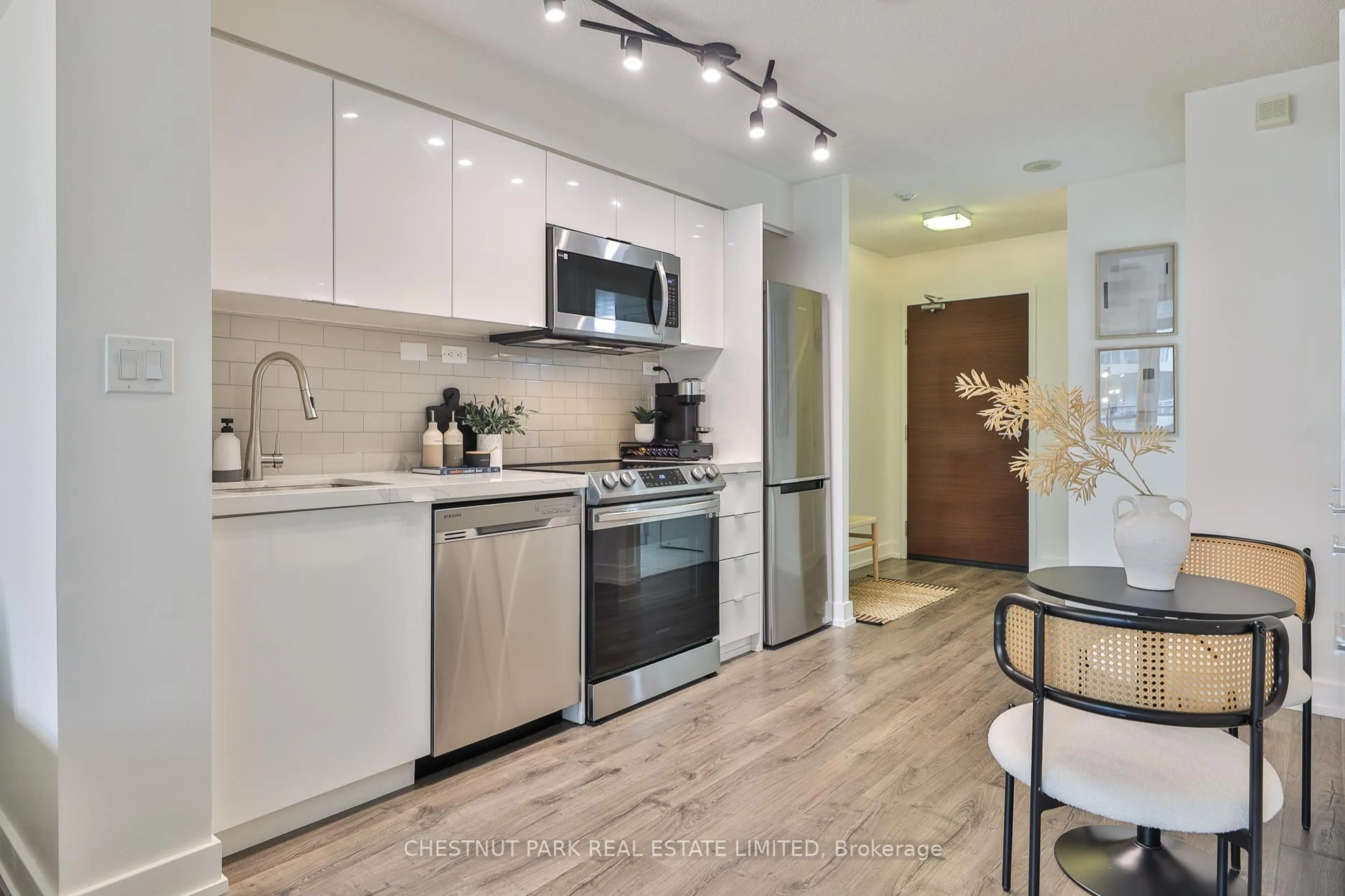 Open concept kitchen, unknown for 10 Capreol Crt #620, Toronto Ontario M5V 4B3