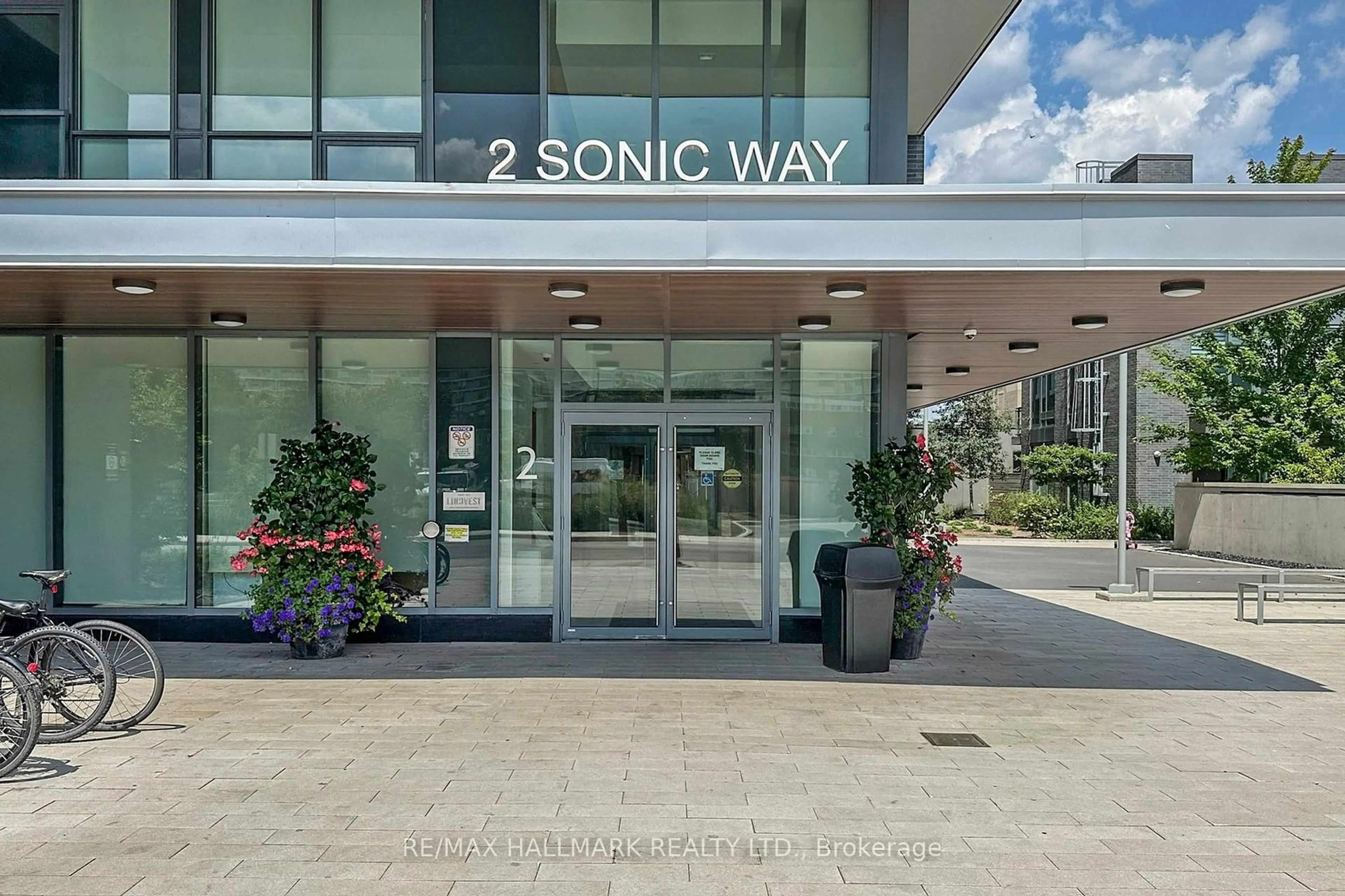 Unknown for 2 Sonic Way #2806, Toronto Ontario M3C 0P2