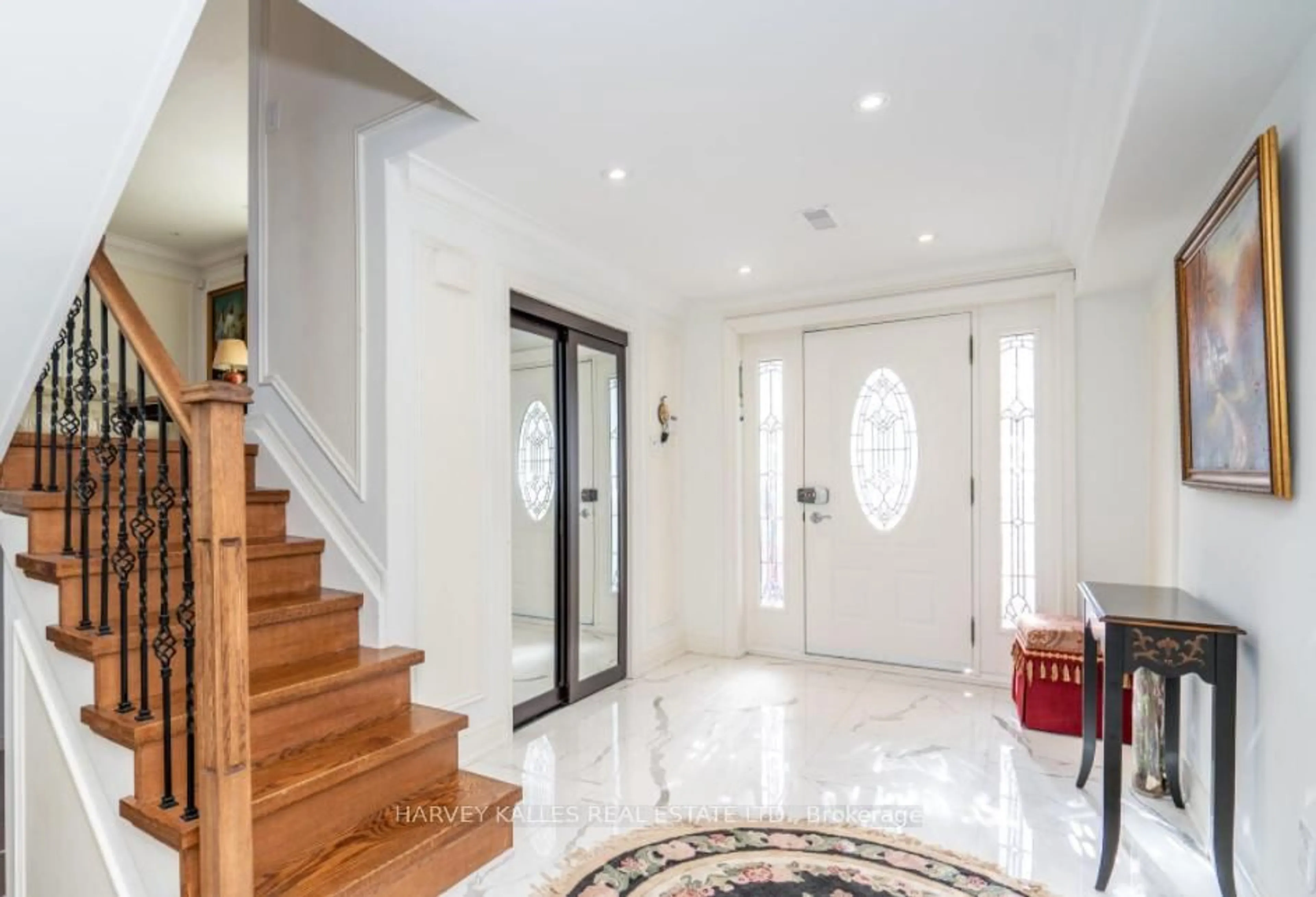 Indoor entryway for 140 Wedgewood Dr, Toronto Ontario M2M 2H7