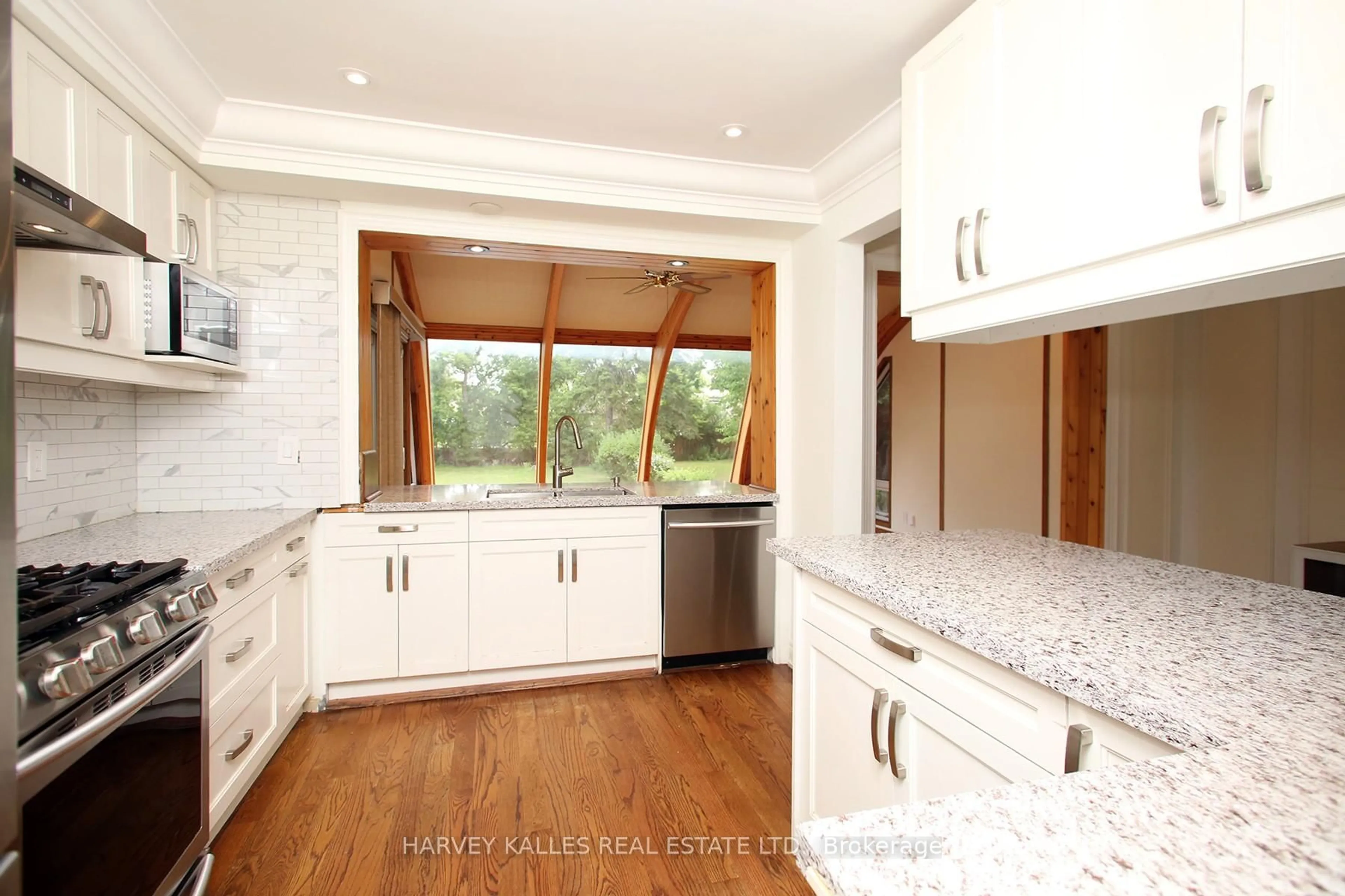 Open concept kitchen, ceramic/tile floor for 140 Wedgewood Dr, Toronto Ontario M2M 2H7