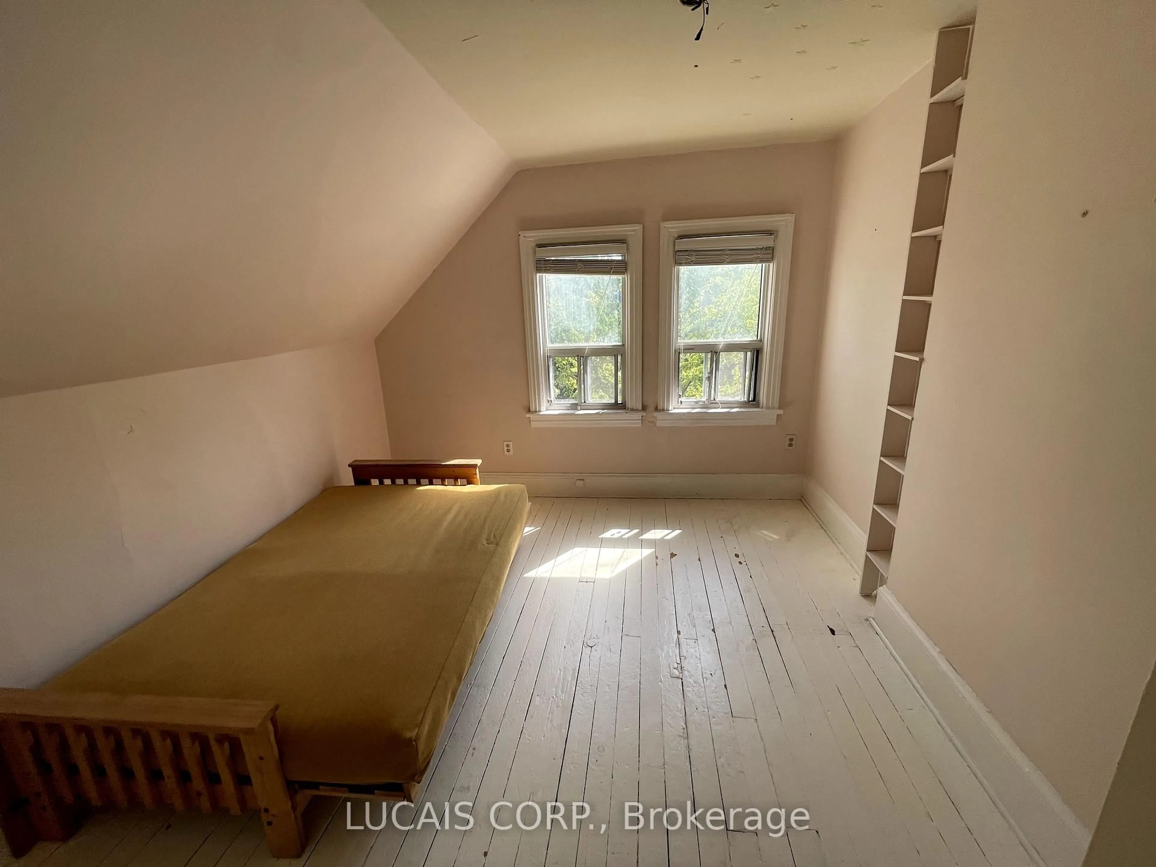 A pic of a room for 196 Beatrice St, Toronto Ontario M6G 3G1