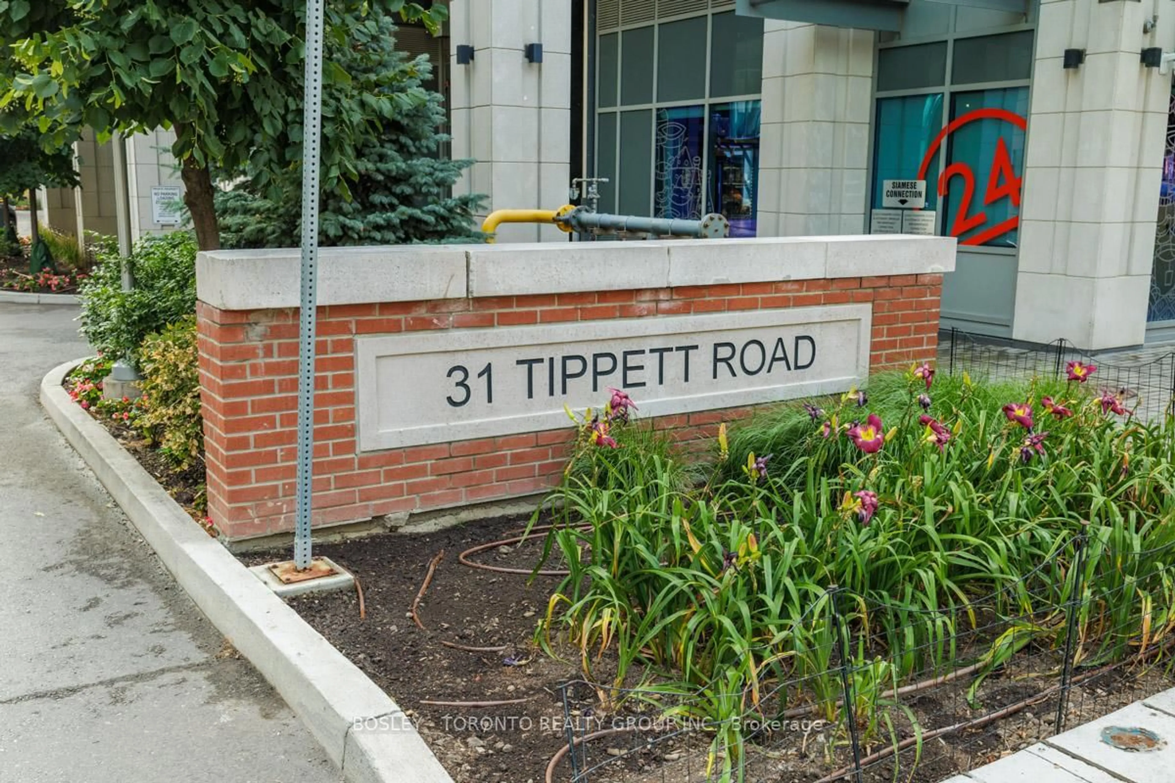 Indoor foyer for 31 Tippett Rd #363, Toronto Ontario M3H 0C8