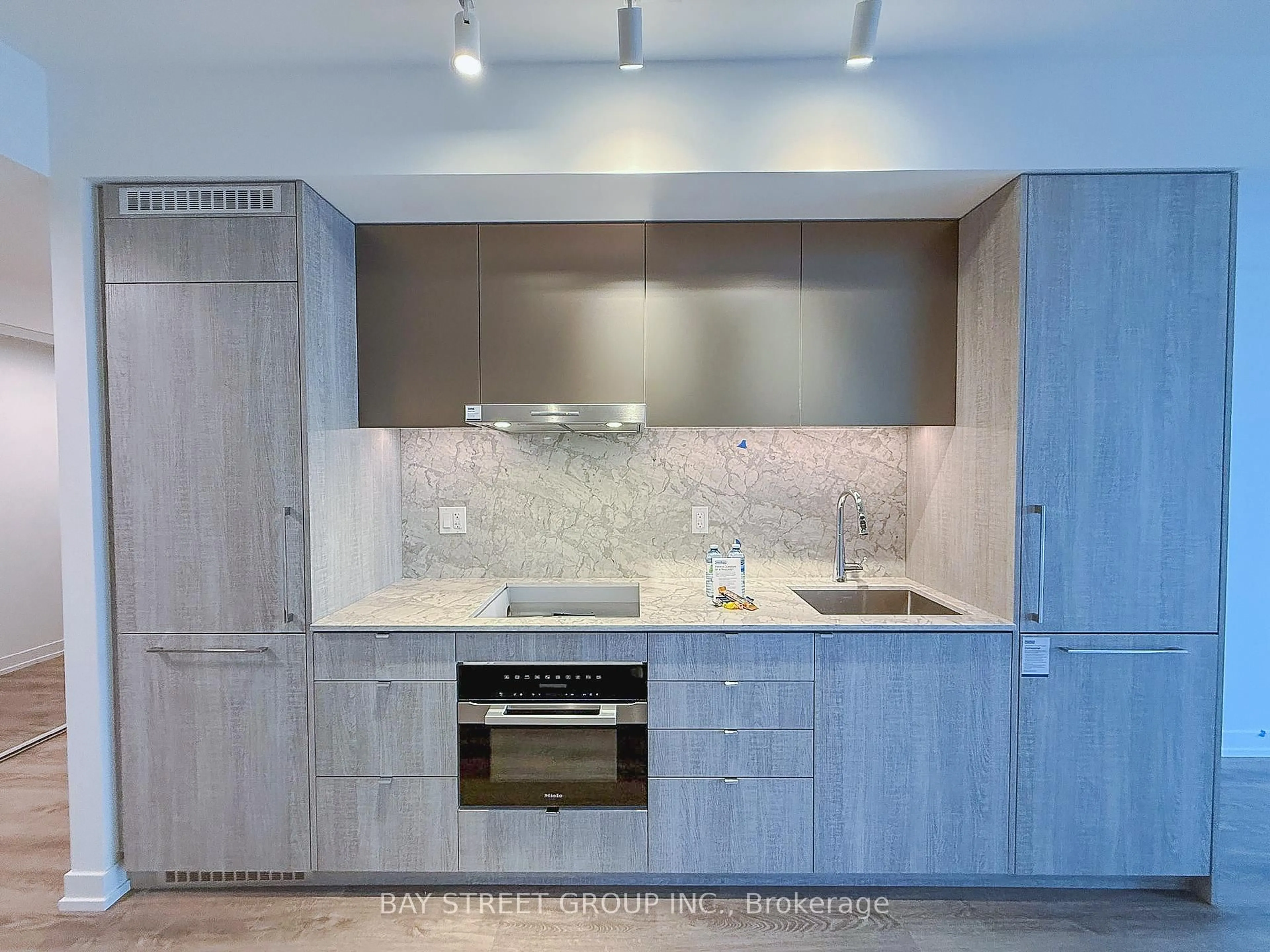Unknown for 771 Yonge St #1906, Toronto Ontario M4W 0B8