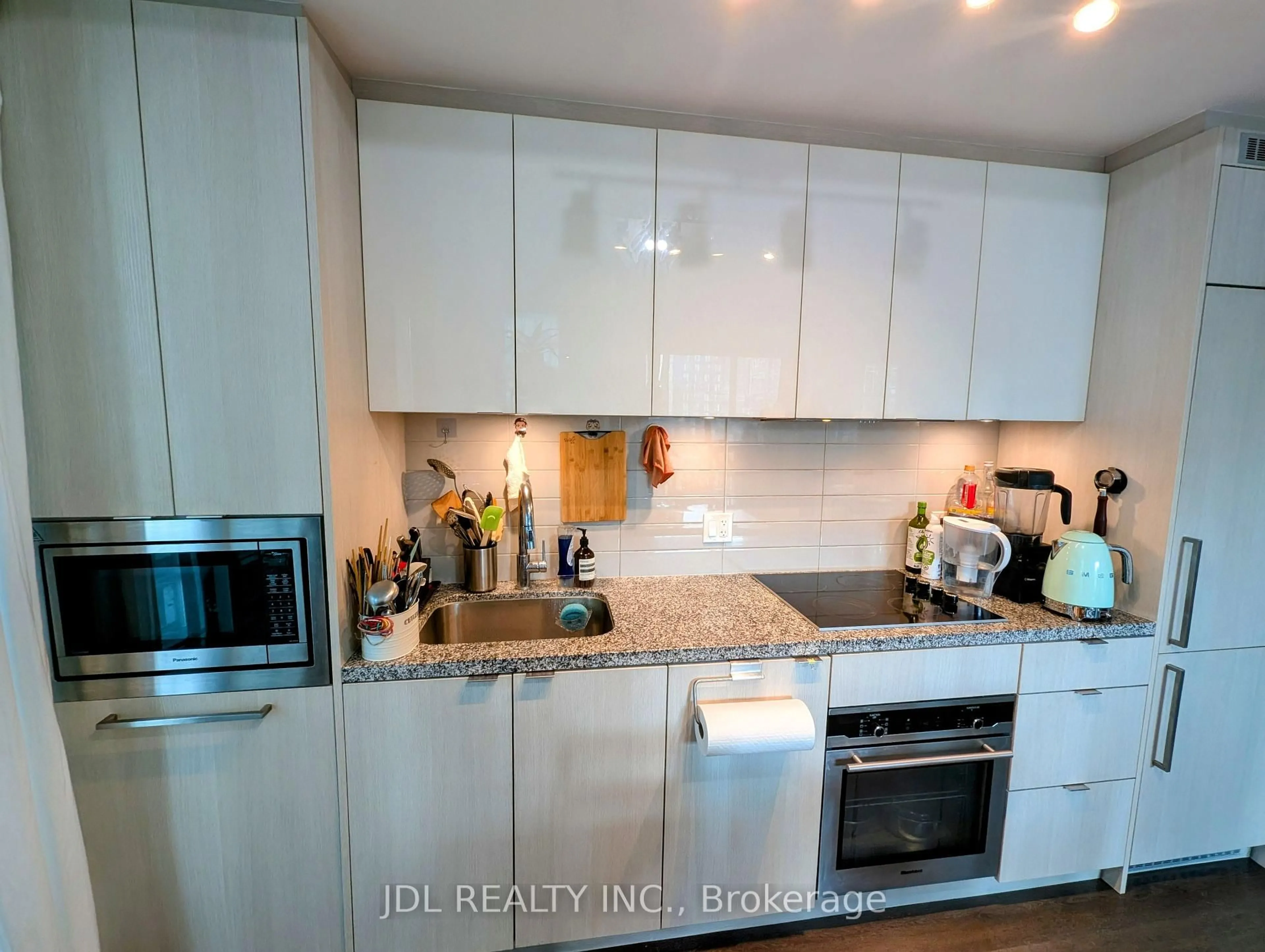 Unknown for 125 Blue Jays Way #1602, Toronto Ontario M5V 0C4