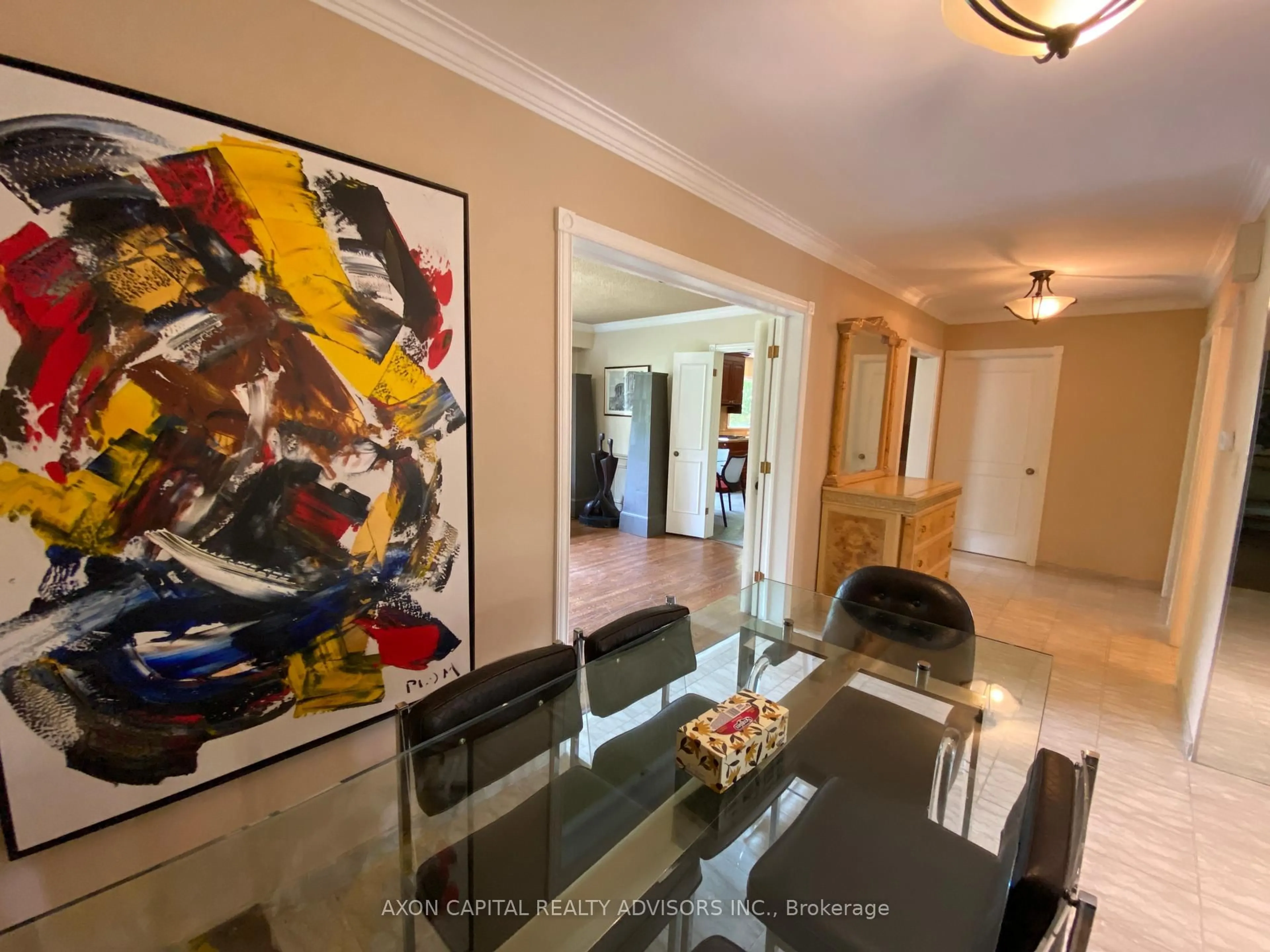 Indoor foyer for 108 Old Colony Rd, Toronto Ontario M2L 2K2