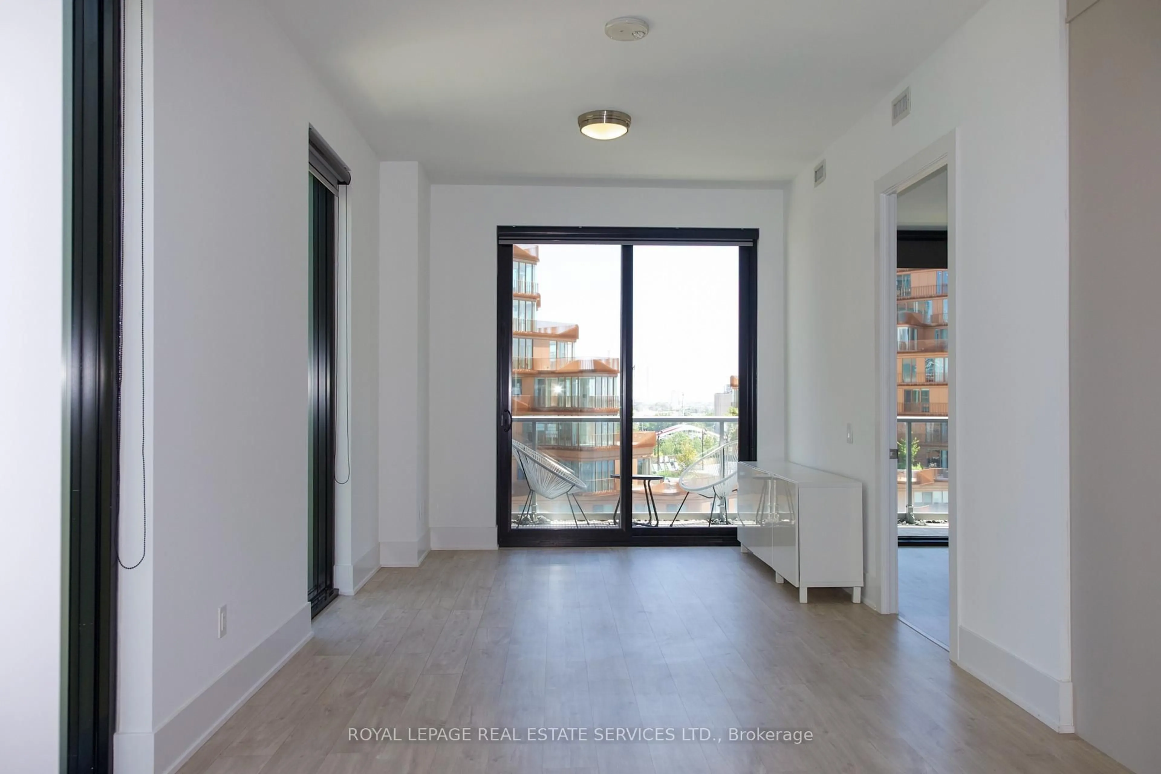 Indoor foyer for 118 Merchants' Wharf #922, Toronto Ontario M5A 0L3
