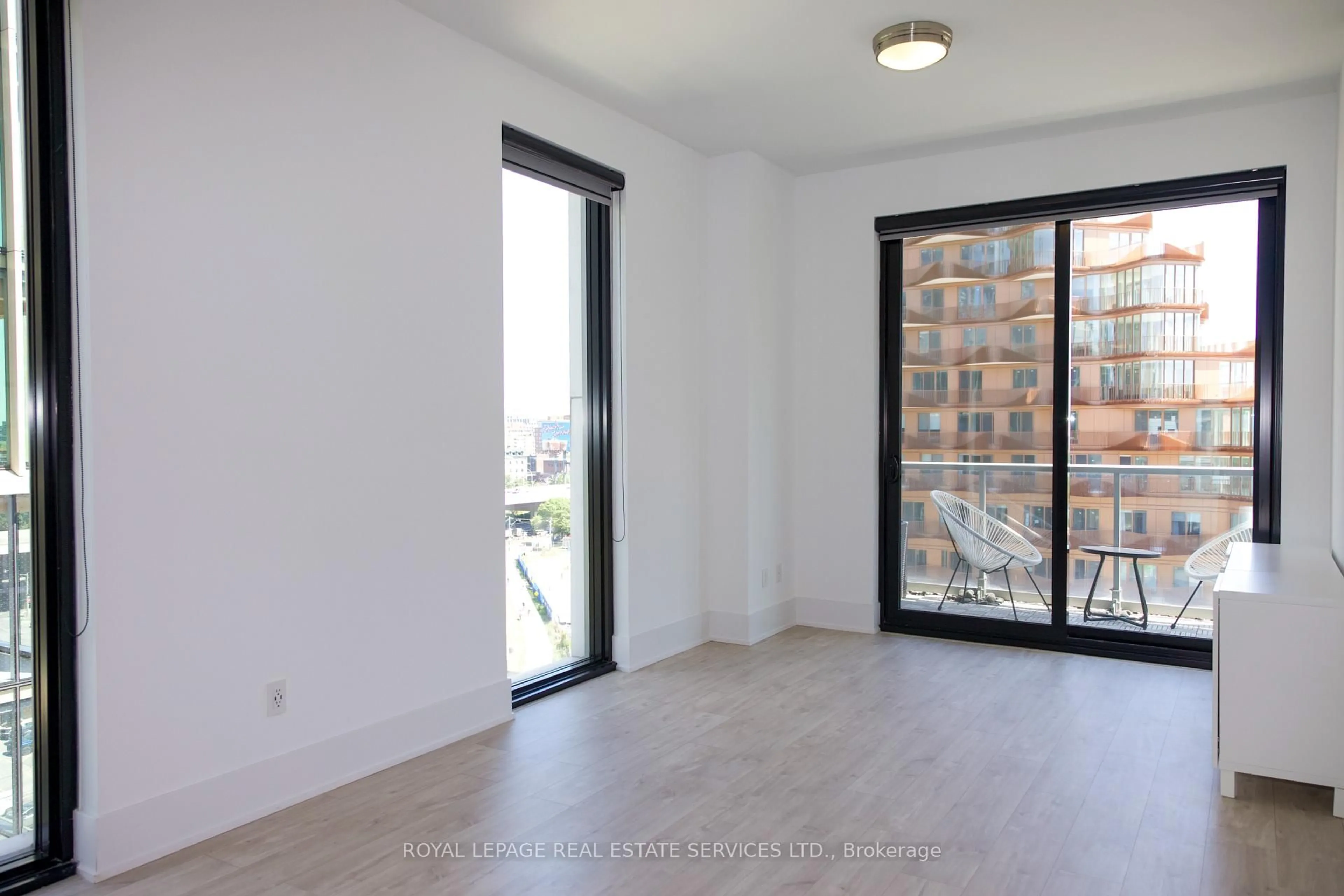A pic of a room for 118 Merchants' Wharf #922, Toronto Ontario M5A 0L3