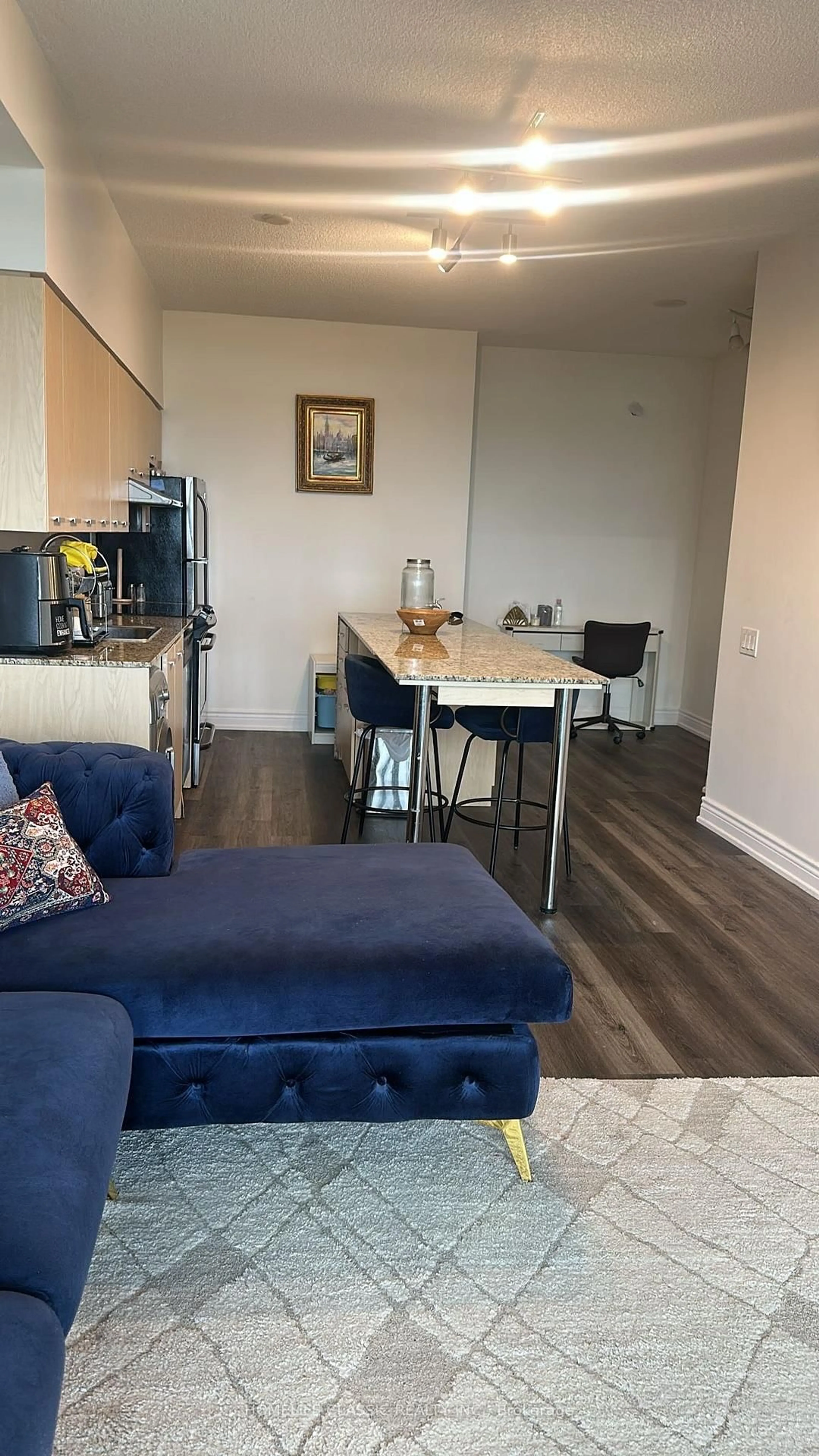 Living room with furniture, unknown for 29 Singer Crt #3107, Toronto Ontario M2K 0B3