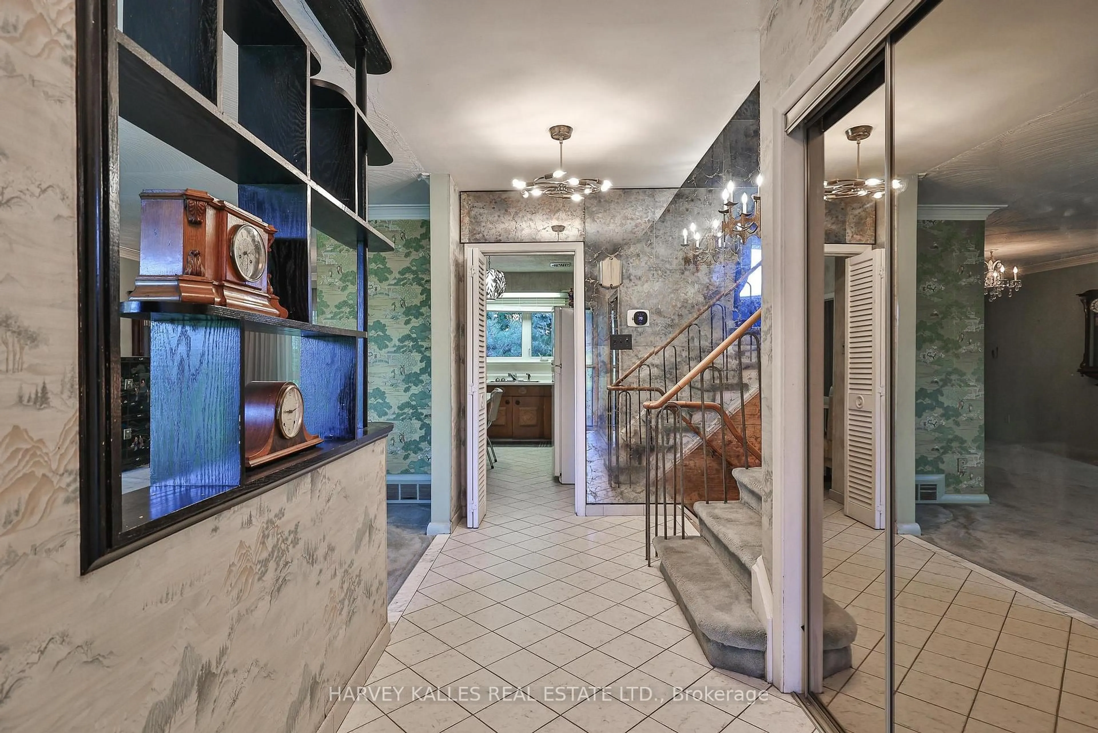 Indoor foyer for 41 Pannahill Rd, Toronto Ontario M3H 4N4