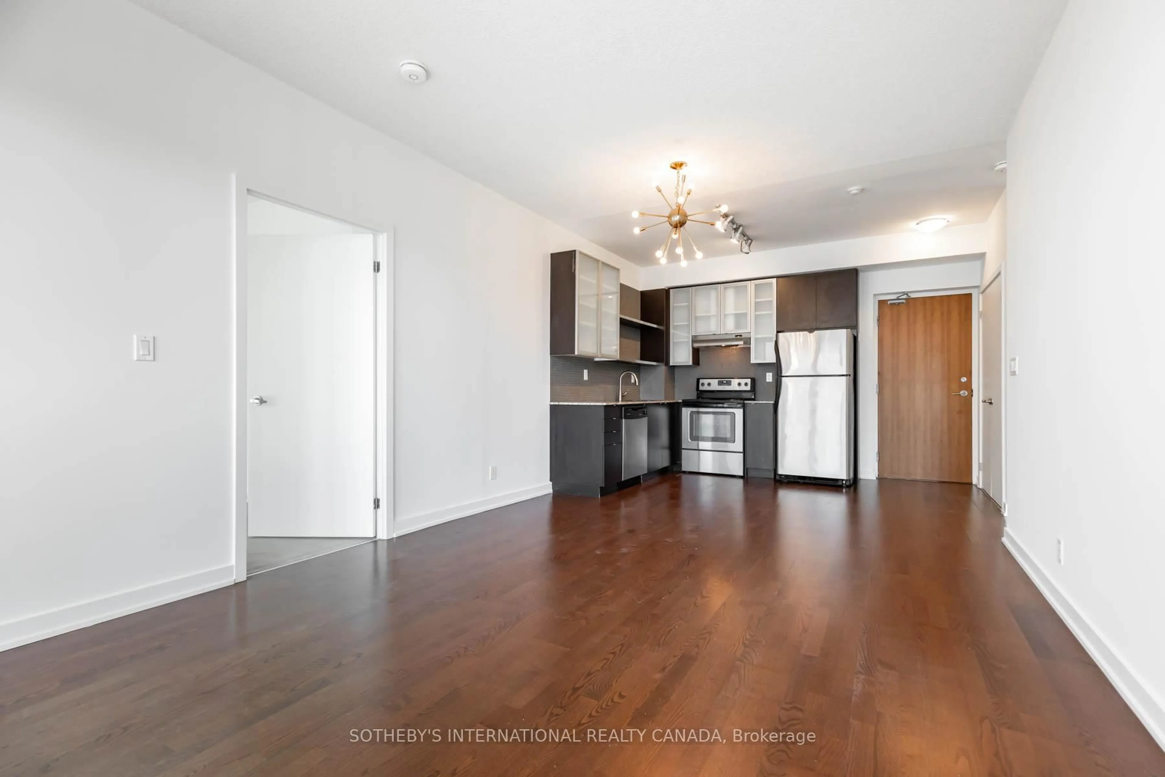 Open concept kitchen, wood/laminate floor for 33 Lombard St #609, Toronto Ontario M5C 3H8