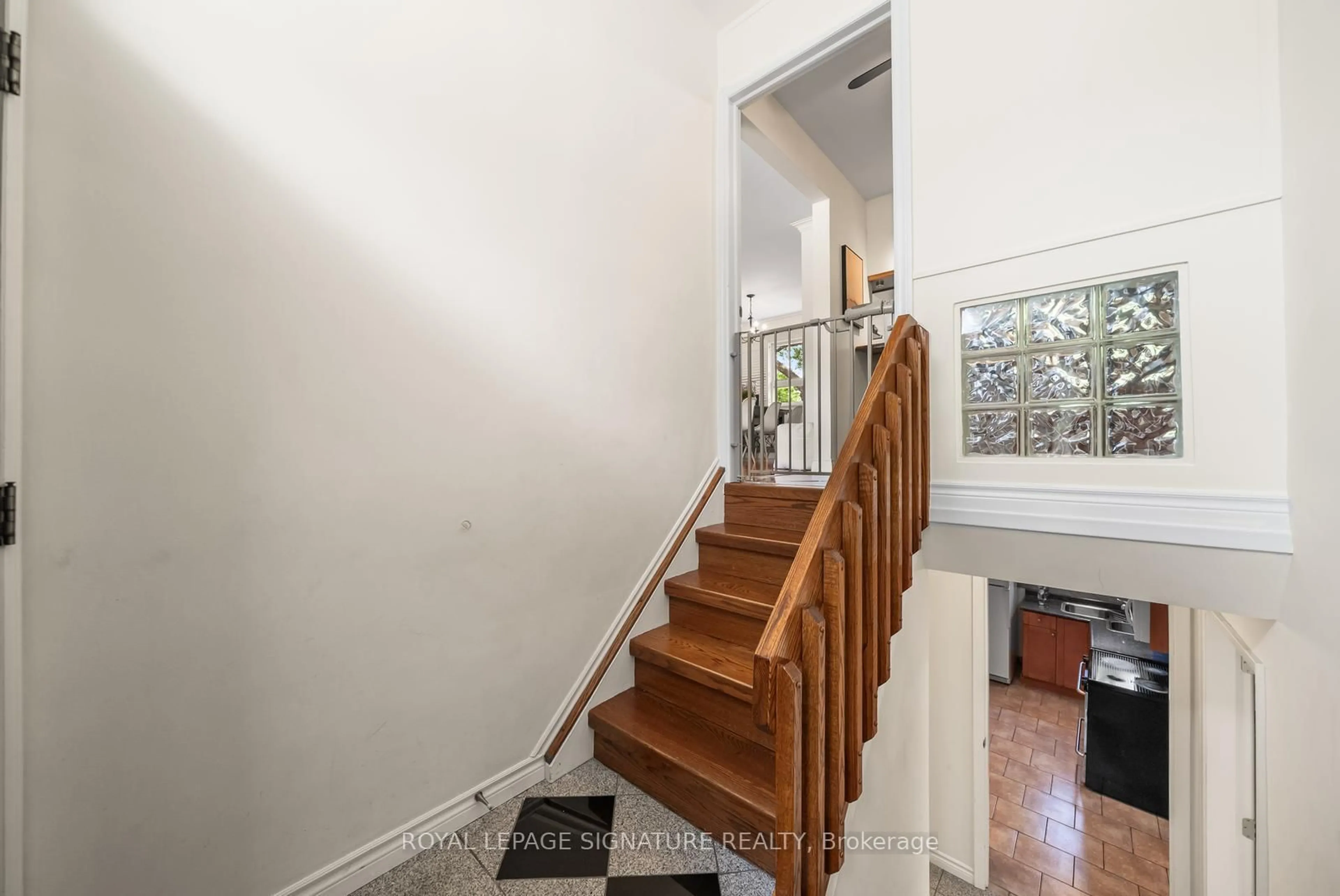 Indoor foyer for 136 Overland Dr, Toronto Ontario M3C 2C8