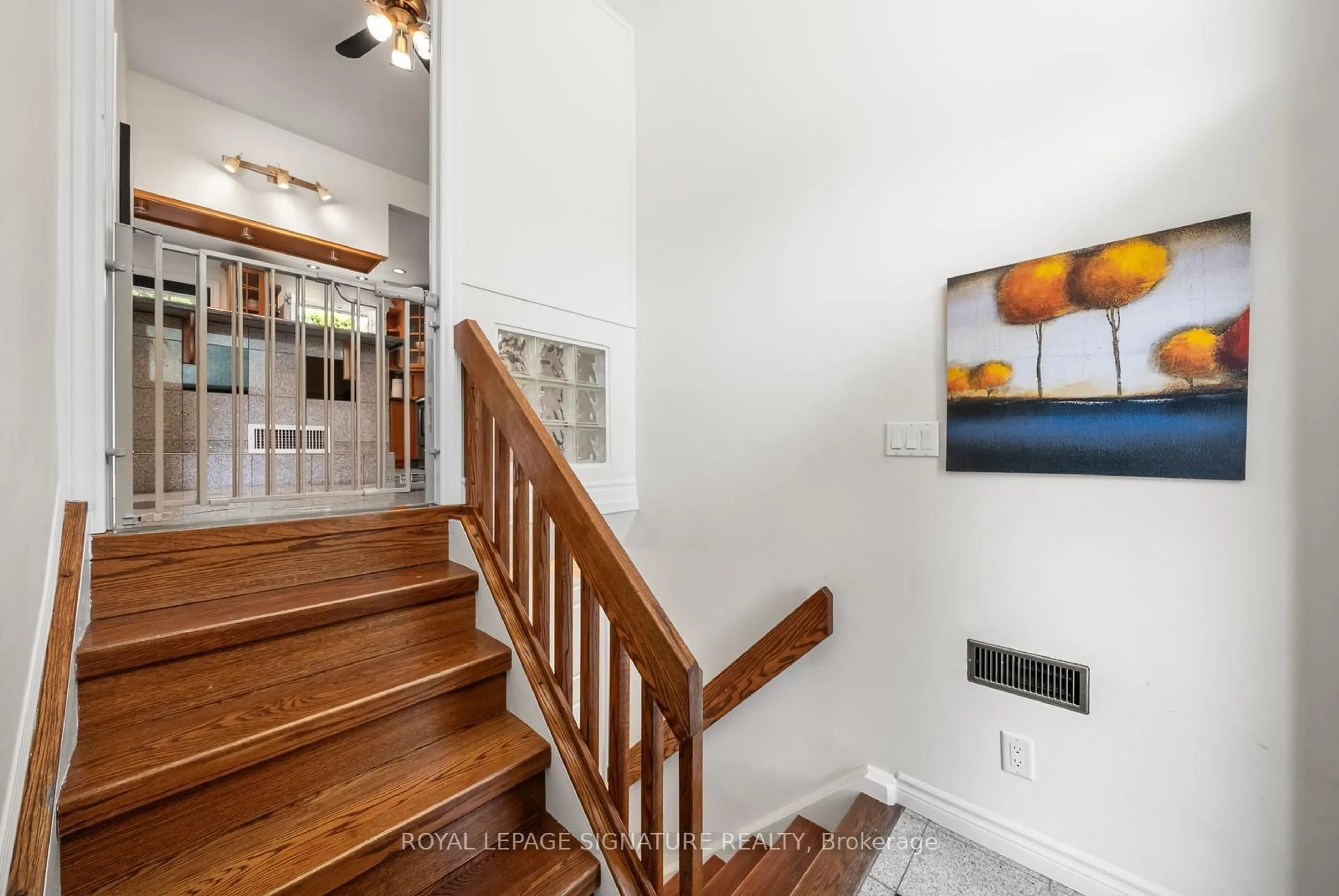 Indoor entryway for 136 Overland Dr, Toronto Ontario M3C 2C8