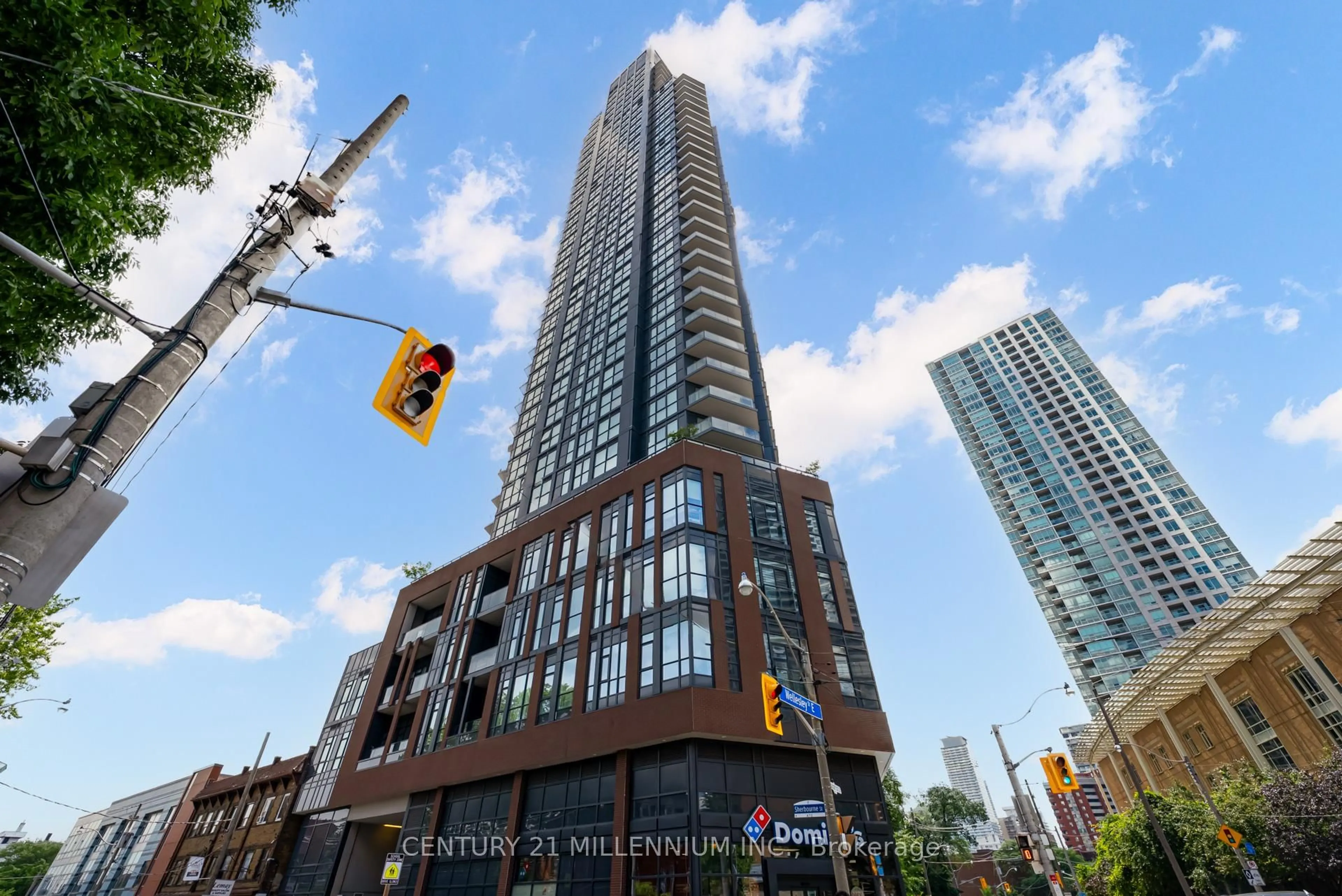 Patio, building for 159 Wellesley St #708, Toronto Ontario M4Y 0H5
