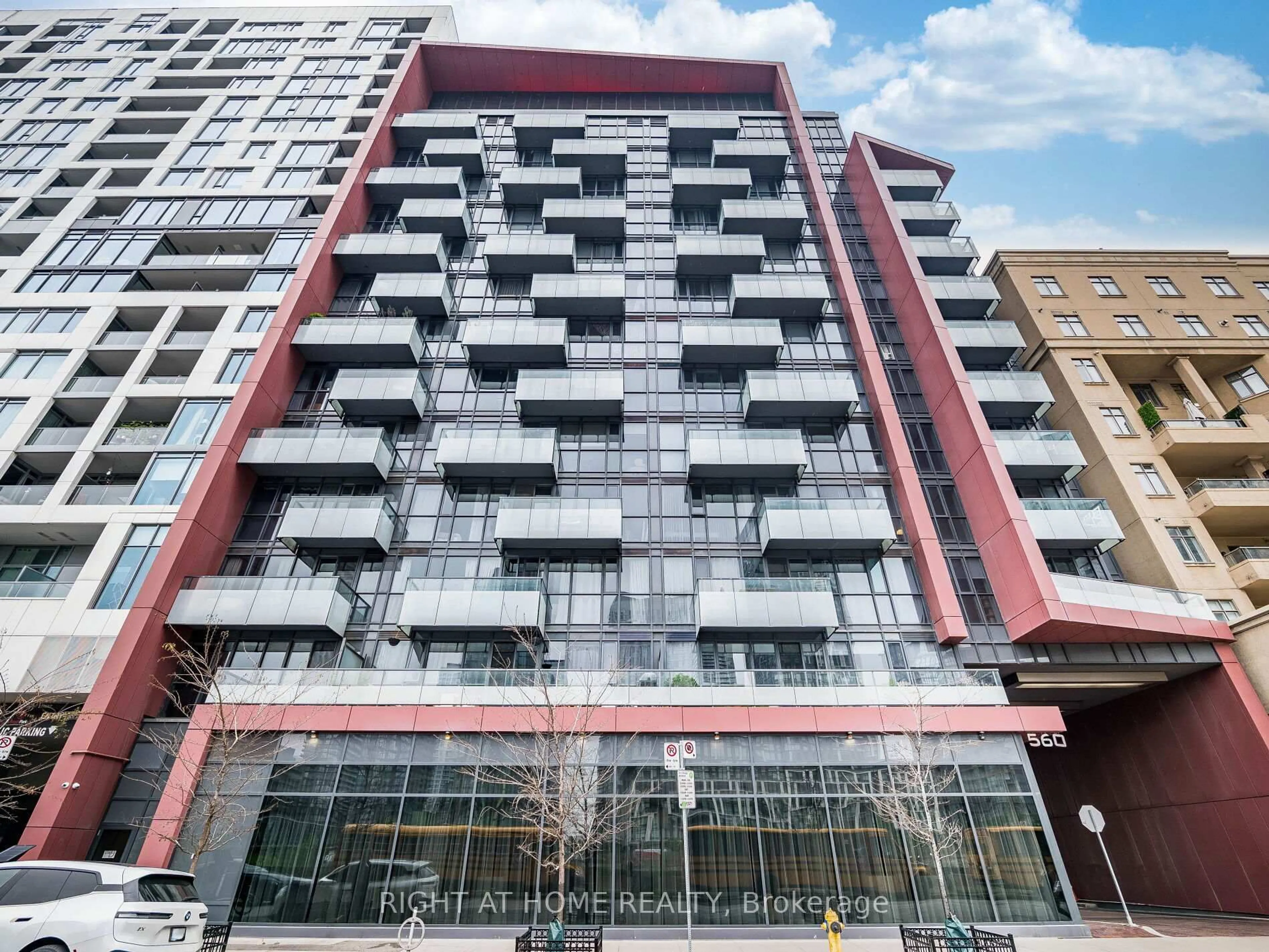 Indoor foyer for 560 Front St #221, Toronto Ontario M5V 1C1