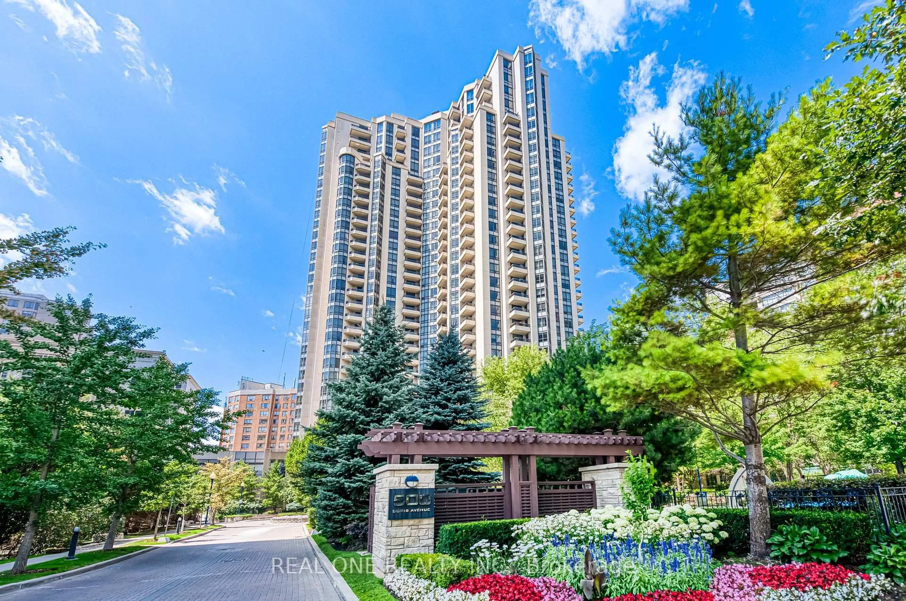 Indoor foyer for 500 Doris Ave #1121, Toronto Ontario M2N 0C1