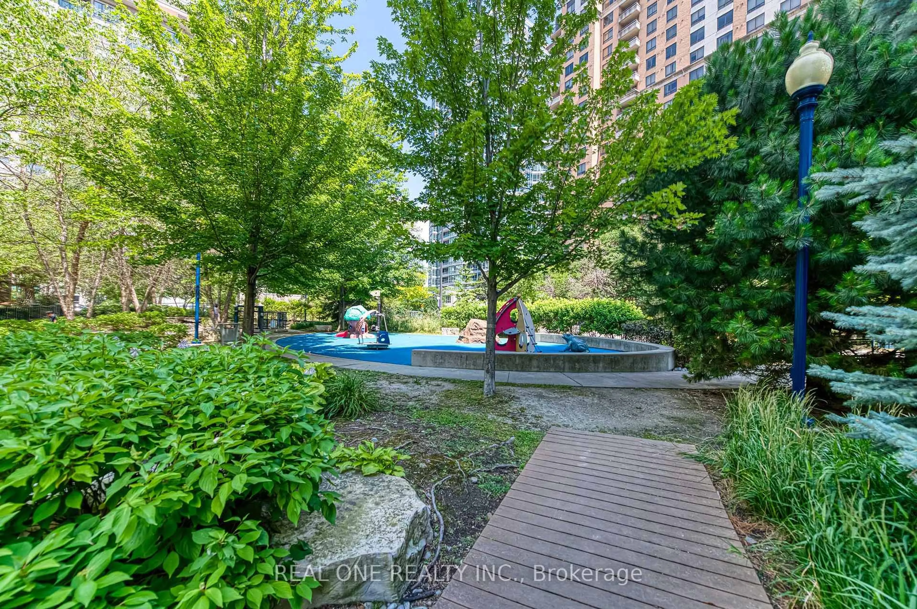 Patio, unknown for 500 Doris Ave #1121, Toronto Ontario M2N 0C1