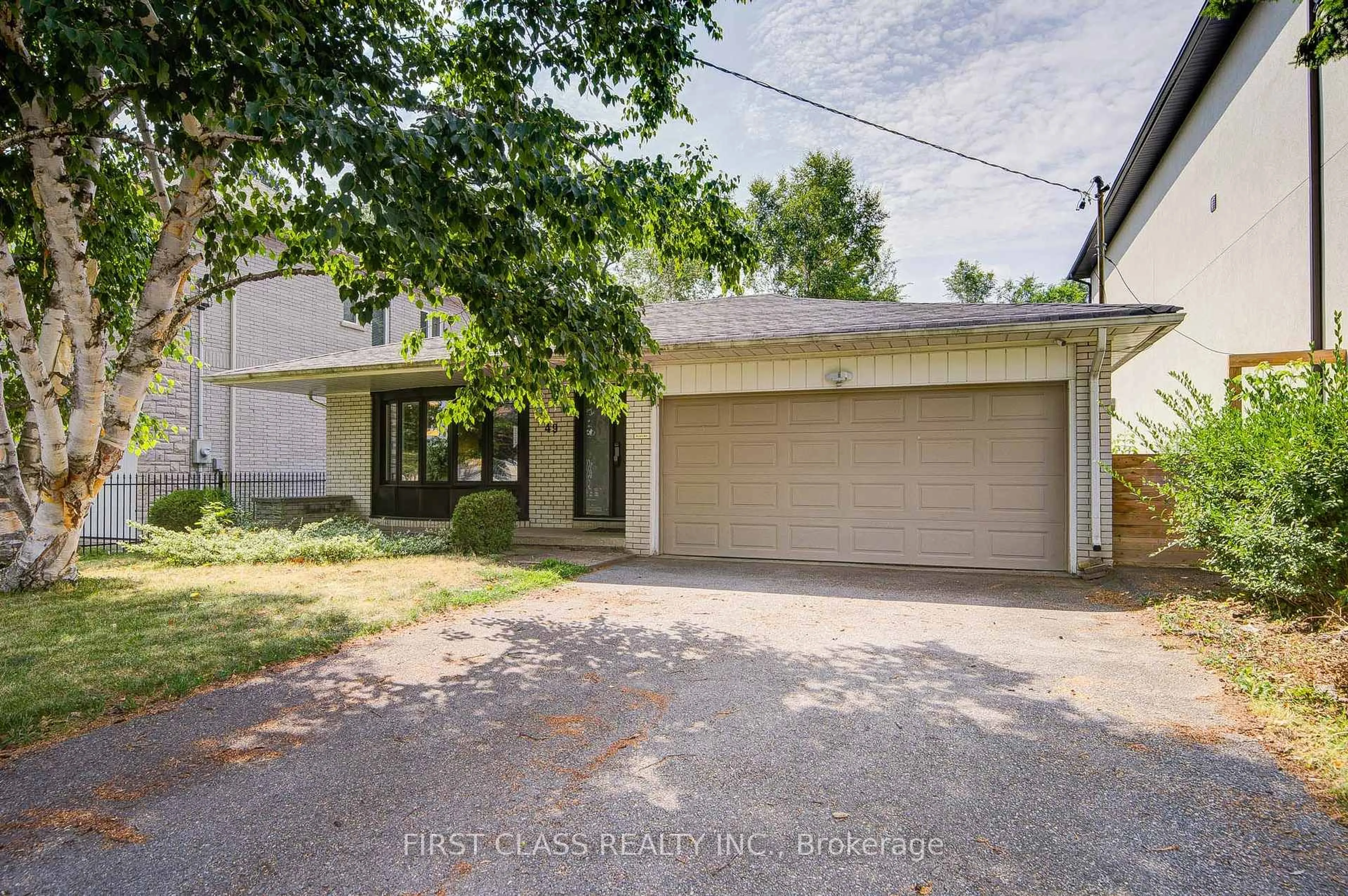 A pic from outside/outdoor area/front of a property/back of a property/a pic from drone, street for 49 Mckee Ave, Toronto Ontario M2N 4C1