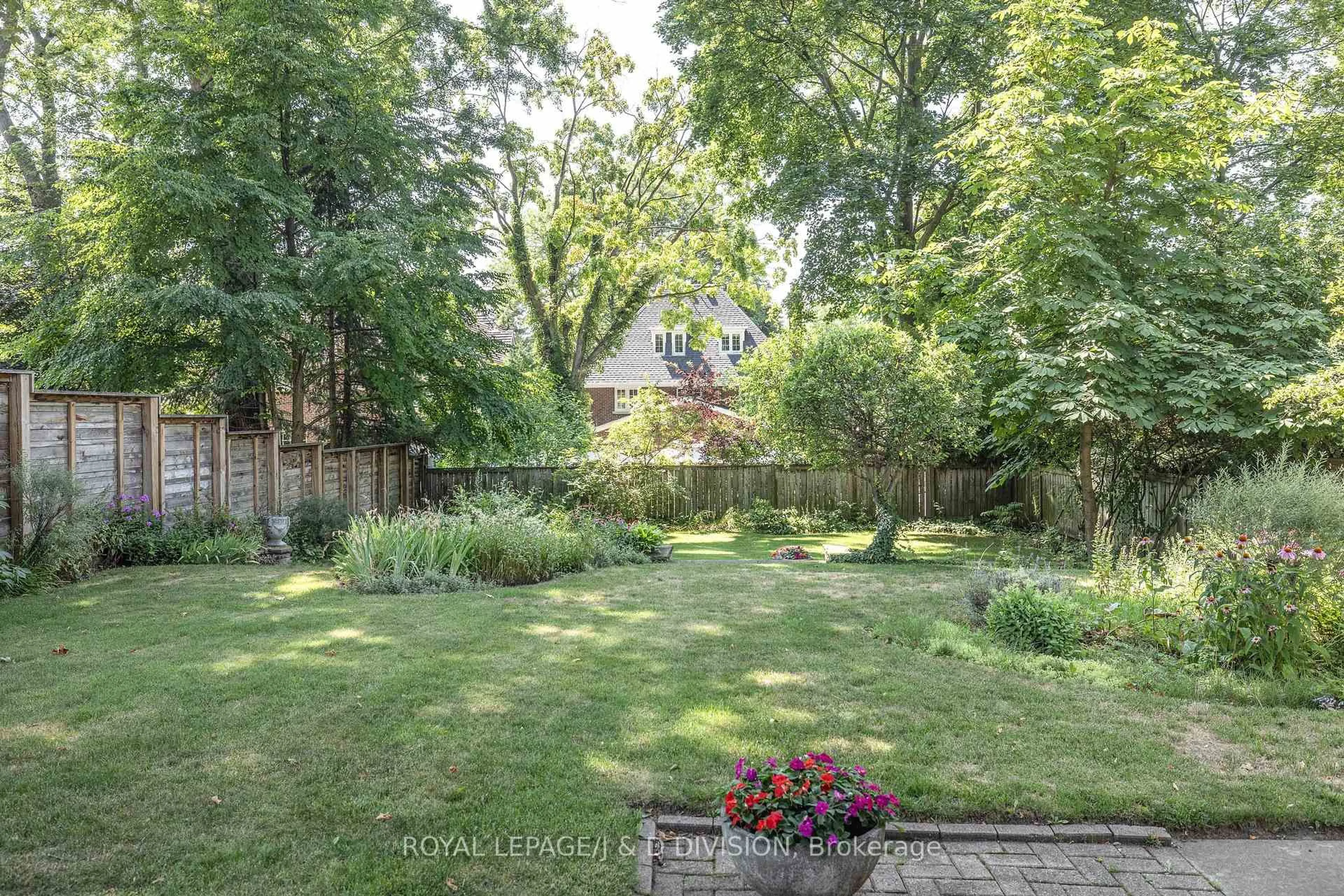 Unknown for 105 Dawlish Ave, Toronto Ontario M4N 1H4