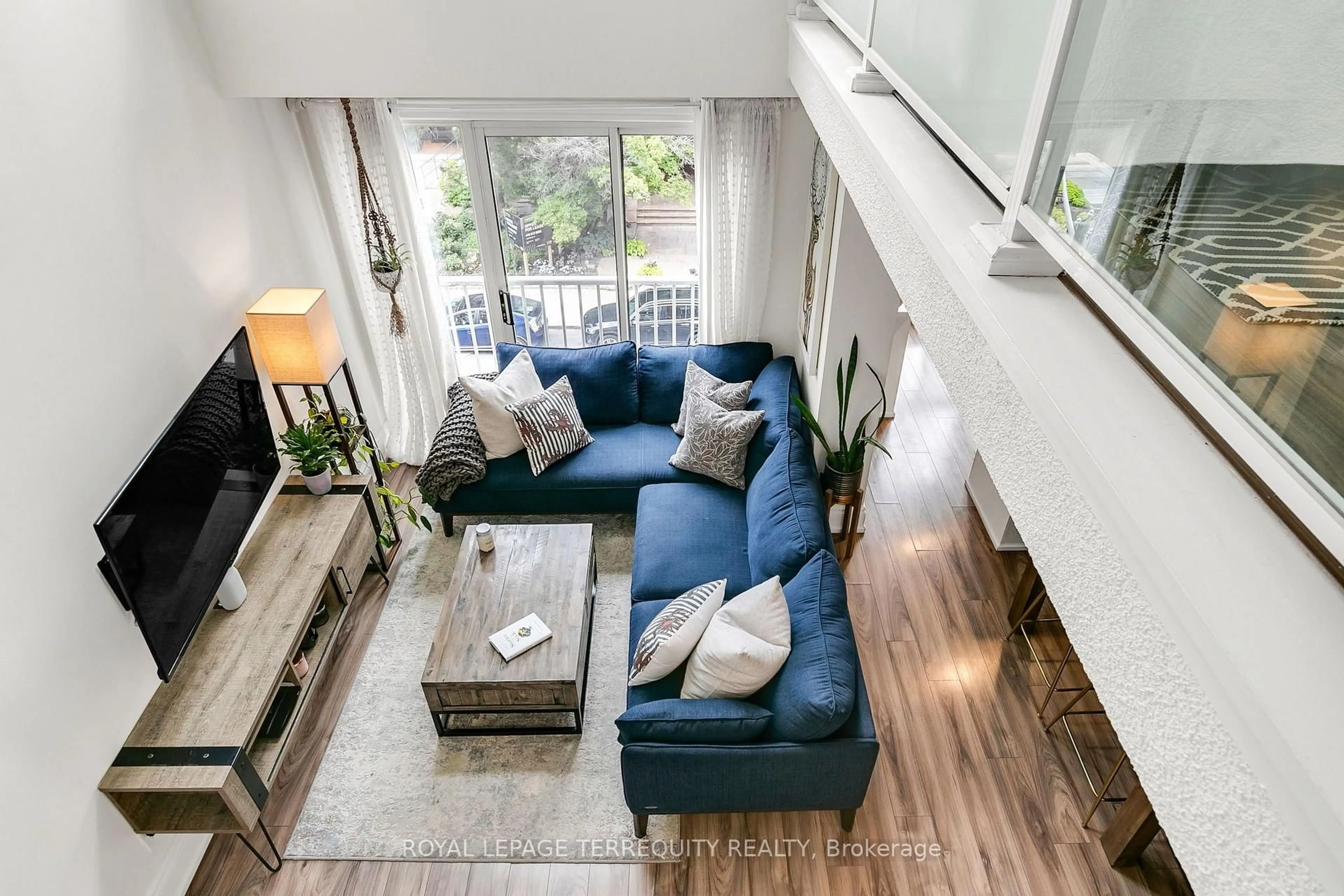 Living room with furniture, unknown for 119 Merton St #408, Toronto Ontario M4S 3G5