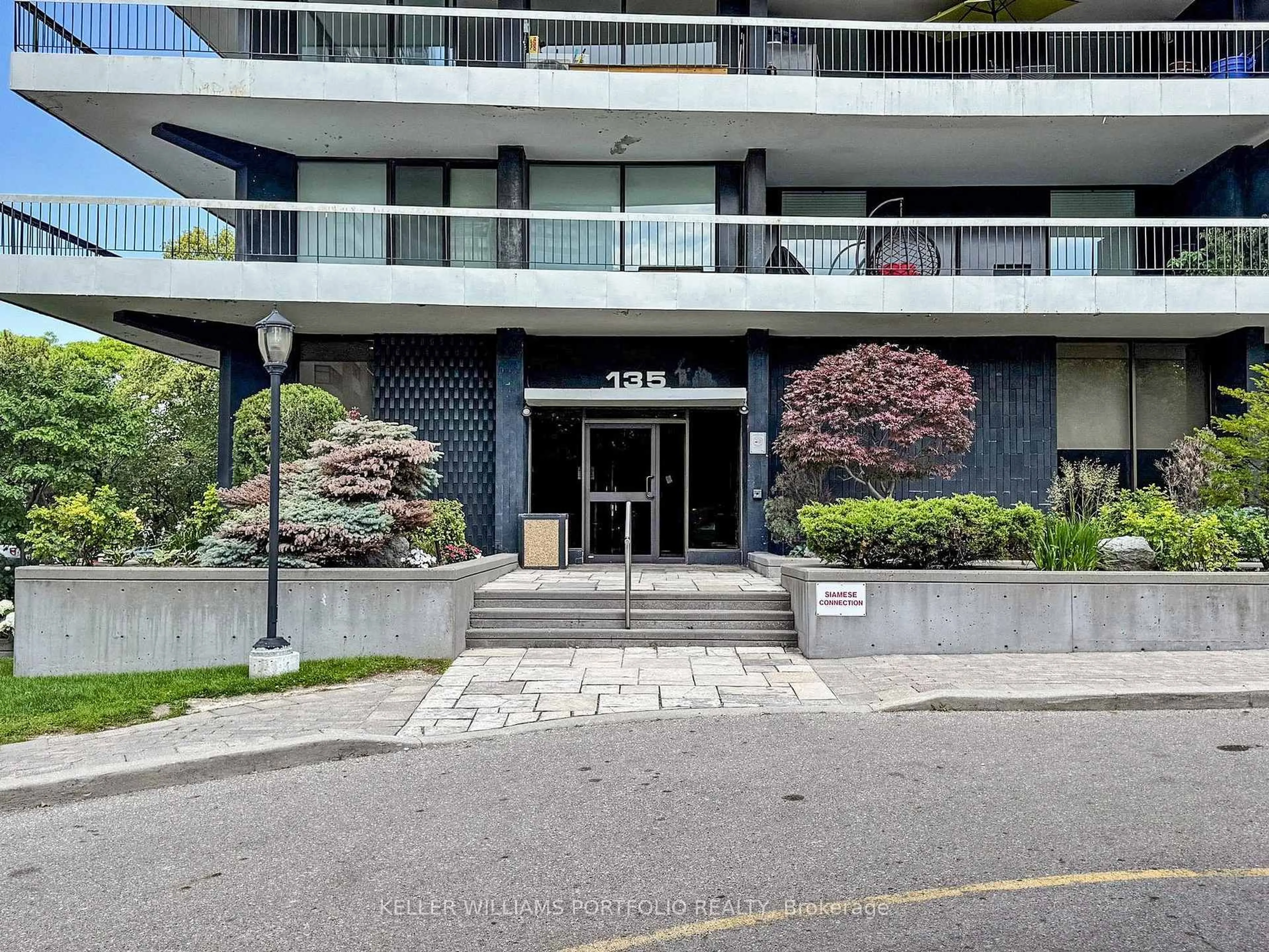 Indoor foyer for 135 Antibes Dr ##2104, Toronto Ontario M2R 2Z1