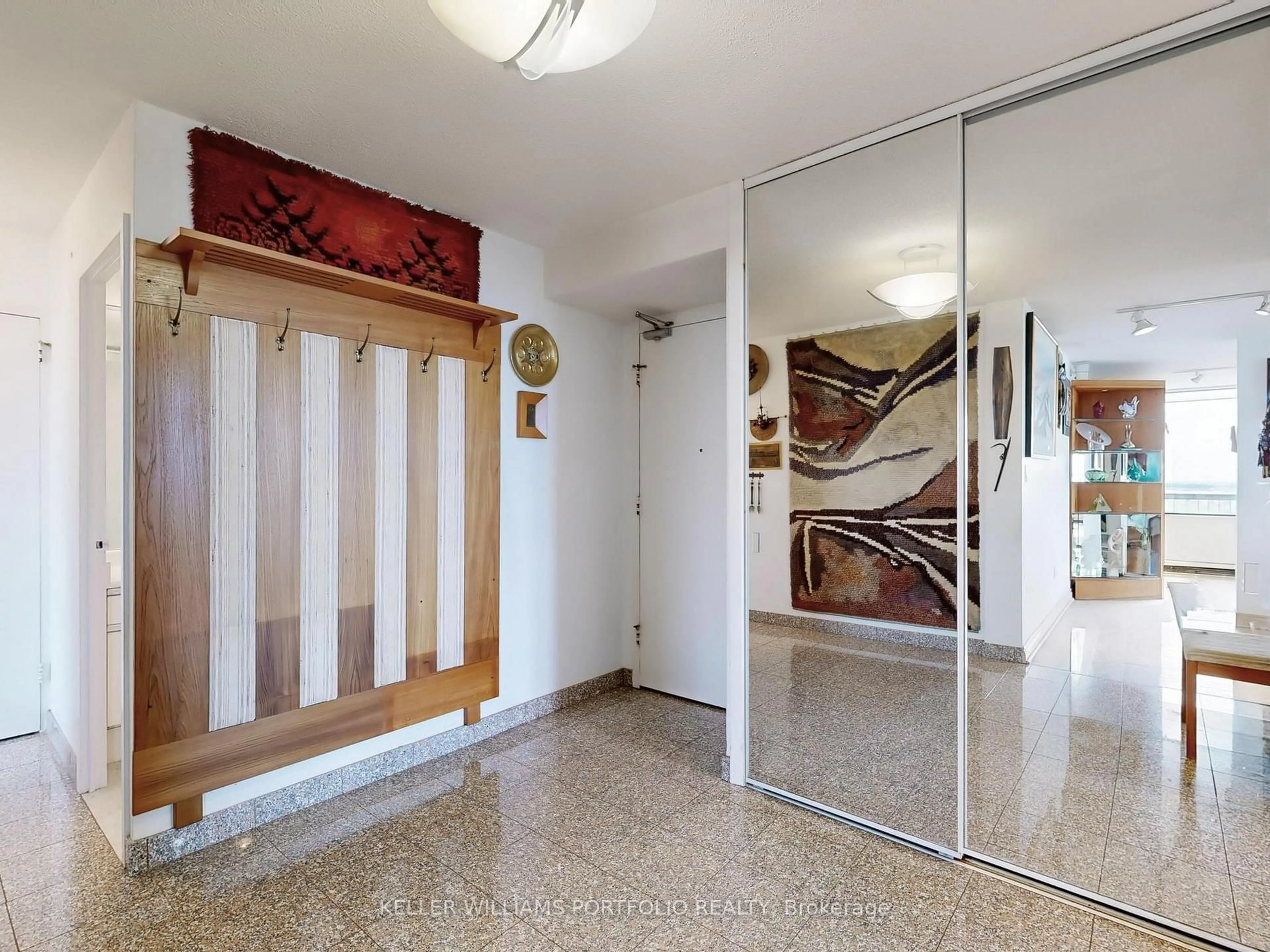 Indoor foyer for 135 Antibes Dr ##2104, Toronto Ontario M2R 2Z1
