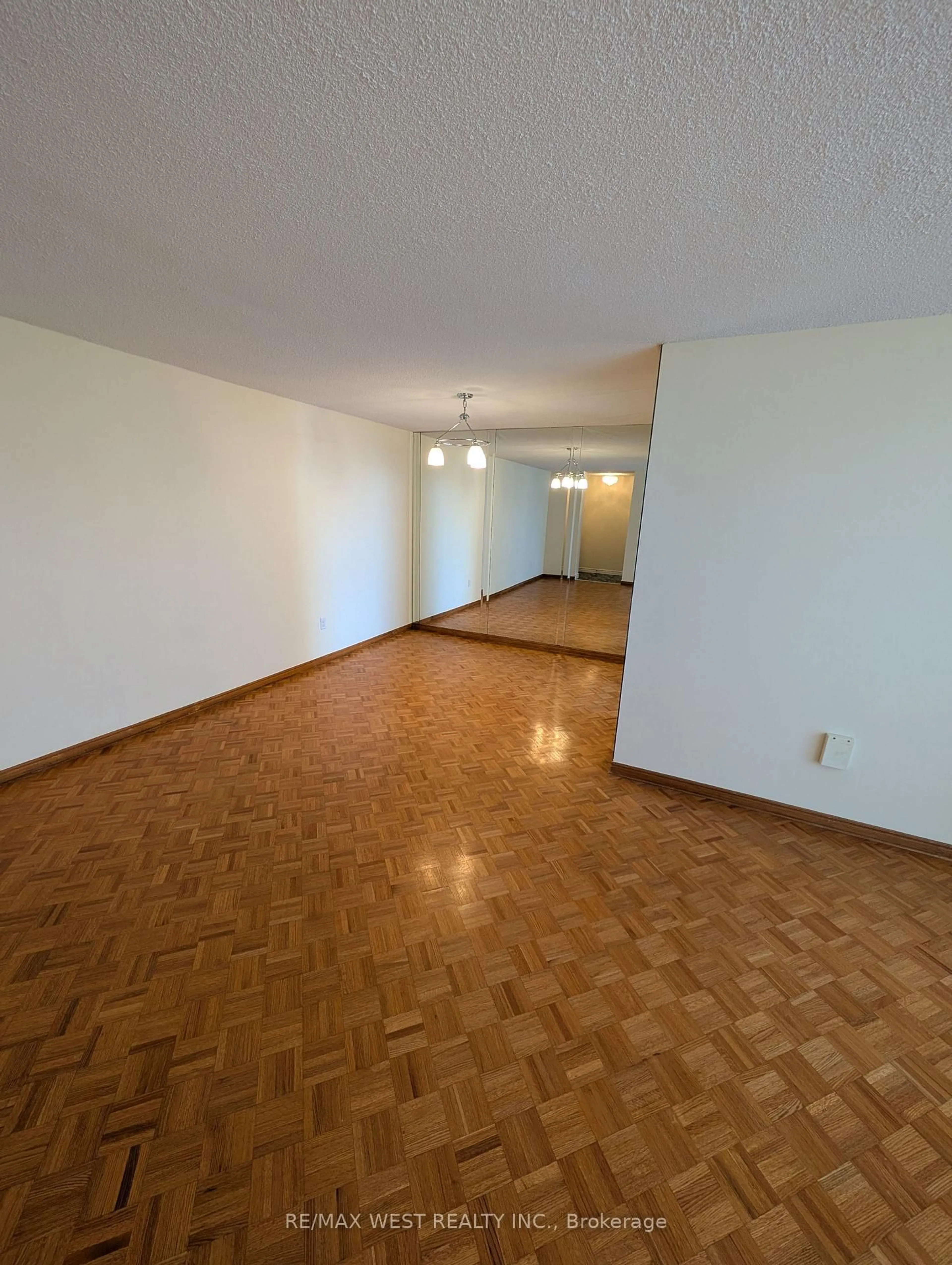 A pic of a room for 205 Hilda Ave #1306, Toronto Ontario M2M 4B1