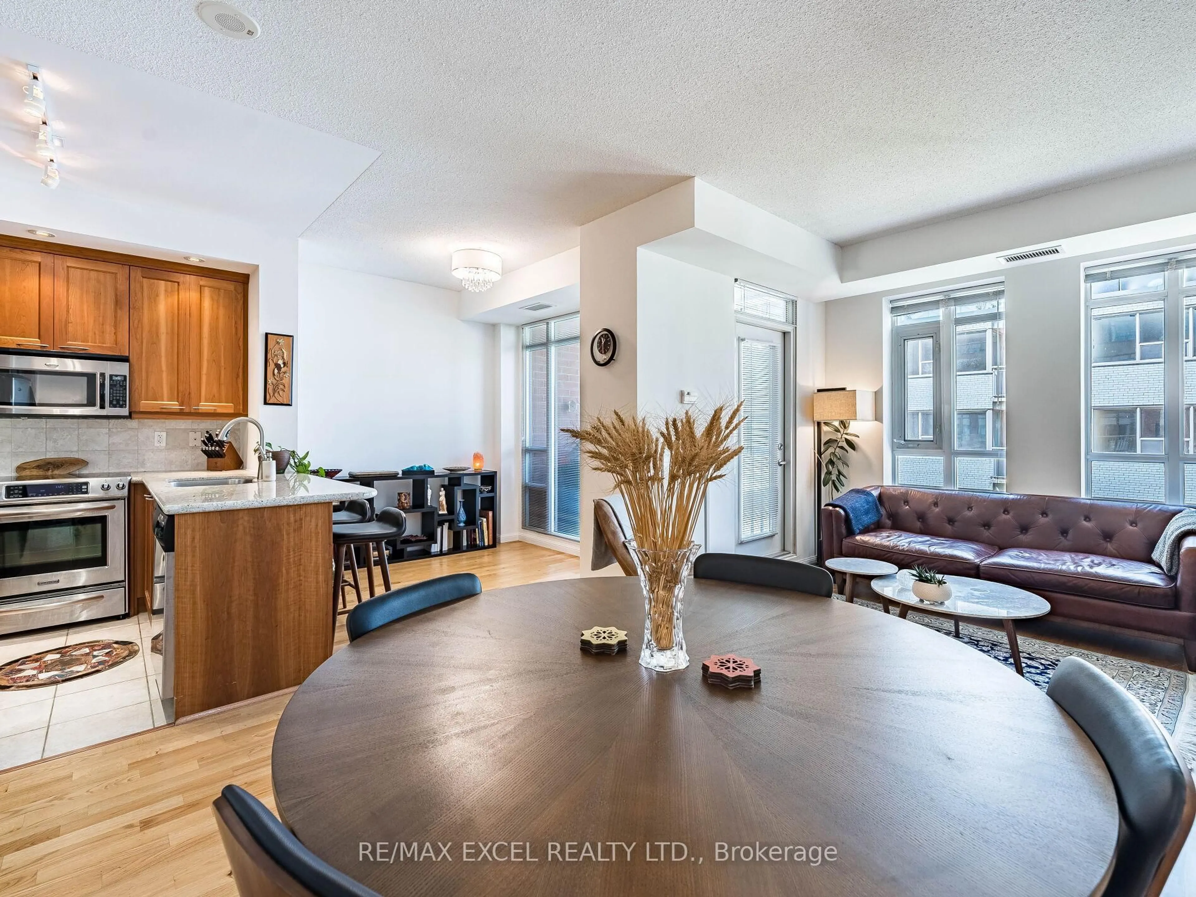 Unknown for 900 Mount Pleasant Rd #426, Toronto Ontario M4P 3J9