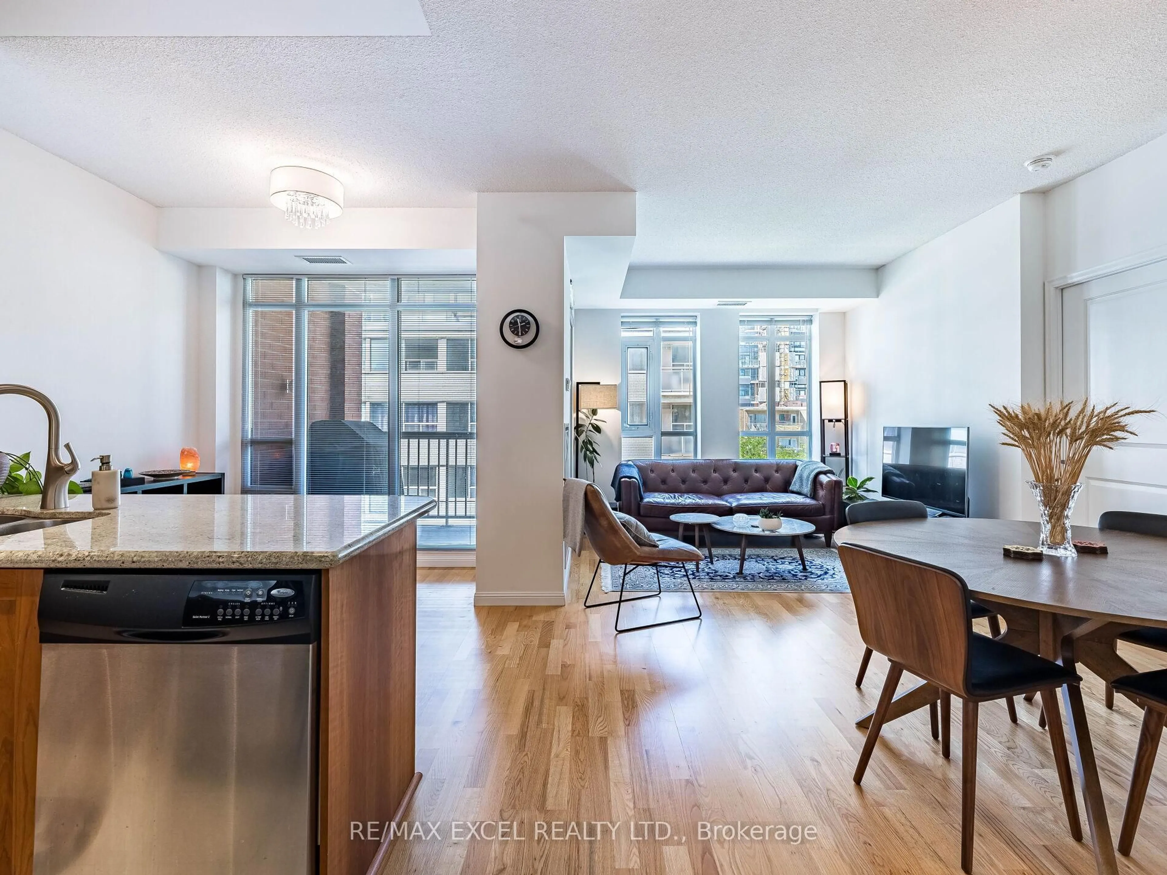 Open concept kitchen, unknown for 900 Mount Pleasant Rd #426, Toronto Ontario M4P 3J9