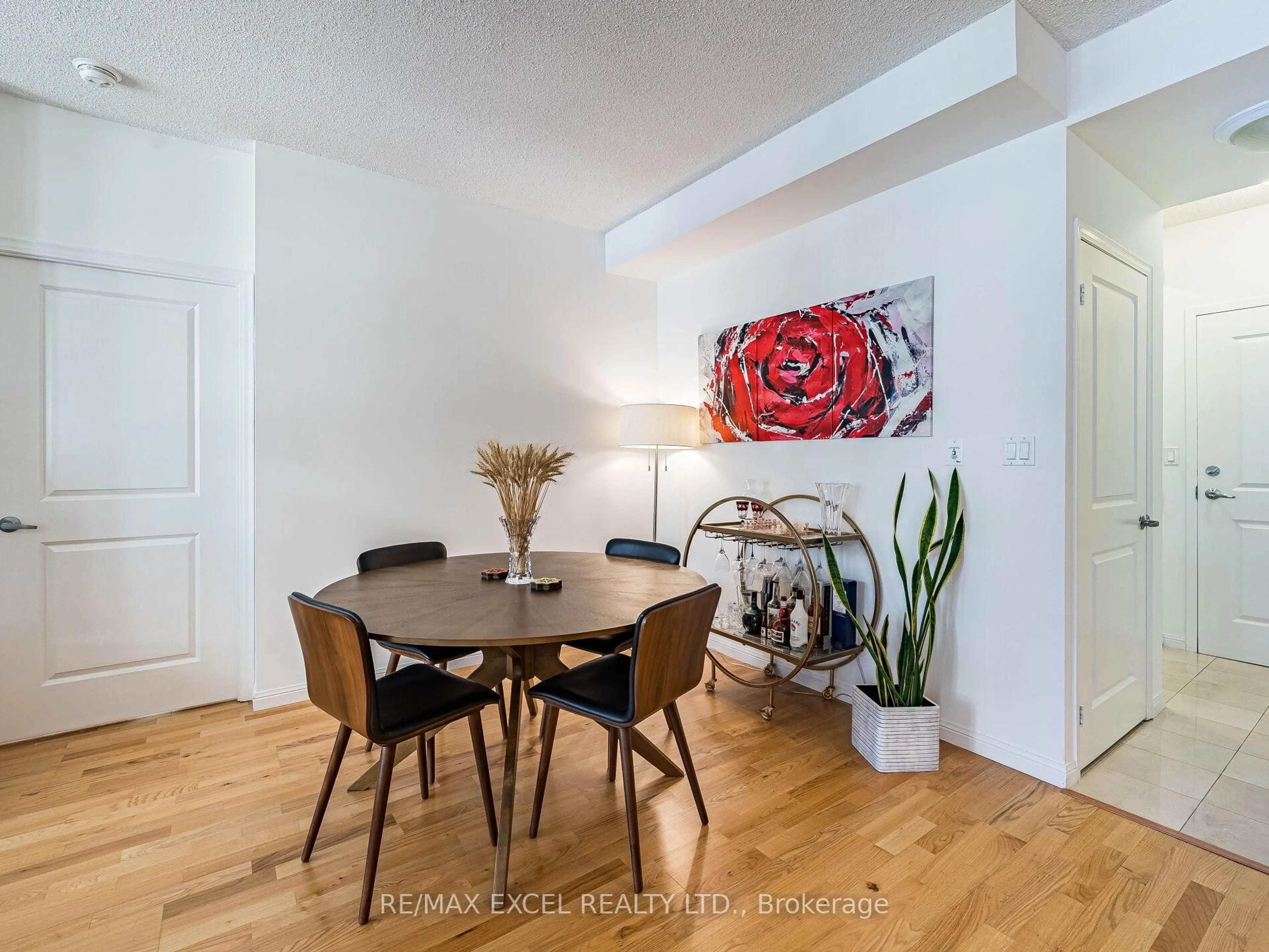 Dining room, wood/laminate floor for 900 Mount Pleasant Rd #426, Toronto Ontario M4P 3J9