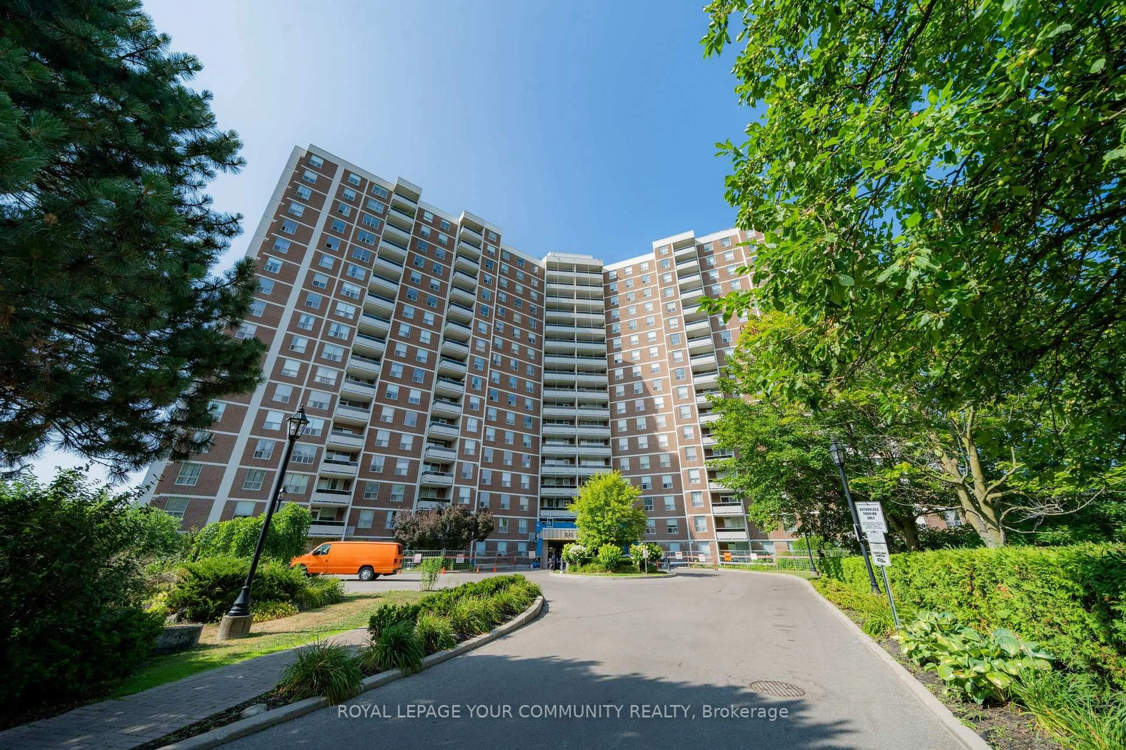 A pic from outside/outdoor area/front of a property/back of a property/a pic from drone, street for 20 Edgecliff Gfwy #1218, Toronto Ontario M3C 3A4