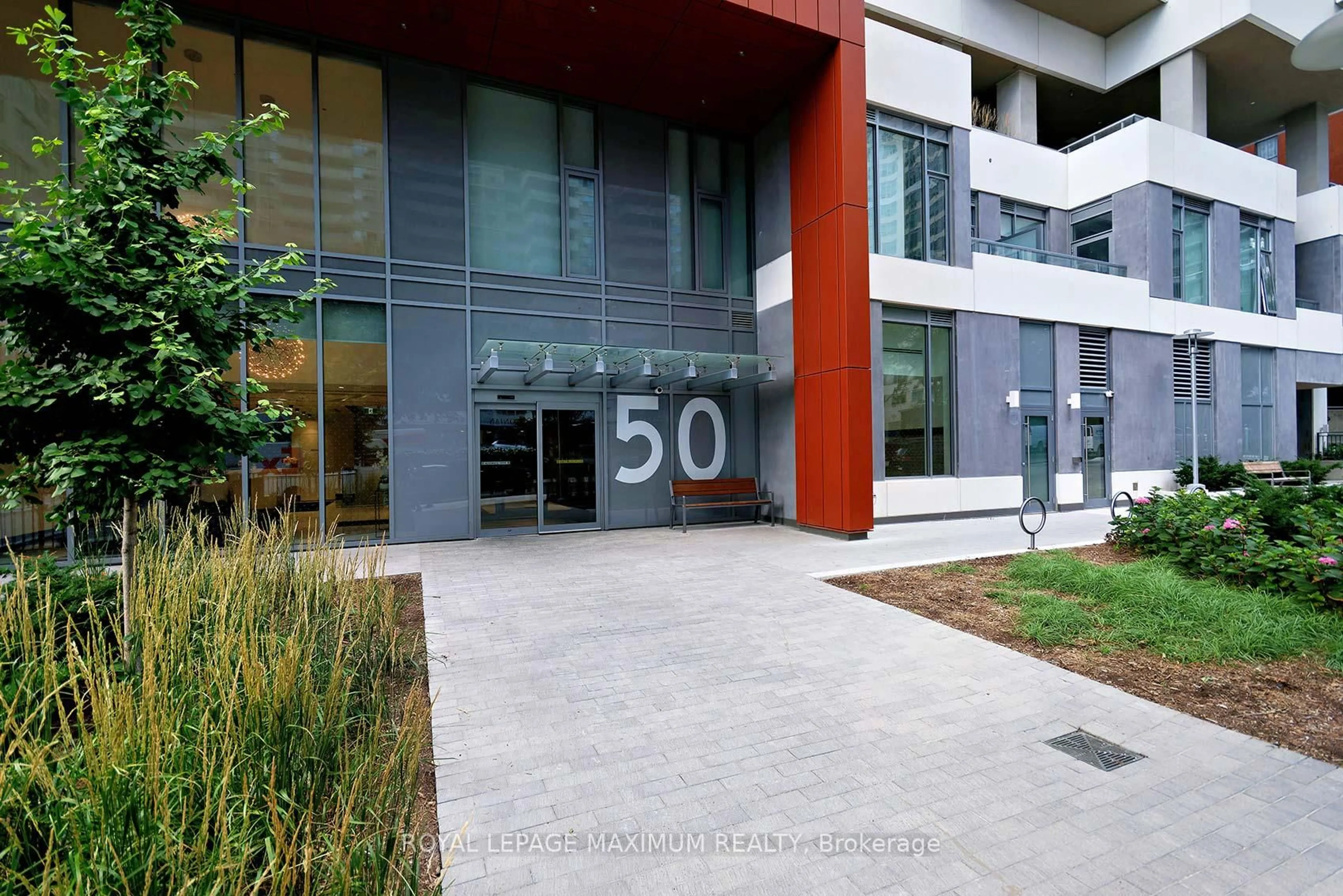 Indoor foyer for 50 Dunfield Ave #719, Toronto Ontario M4S 3A4
