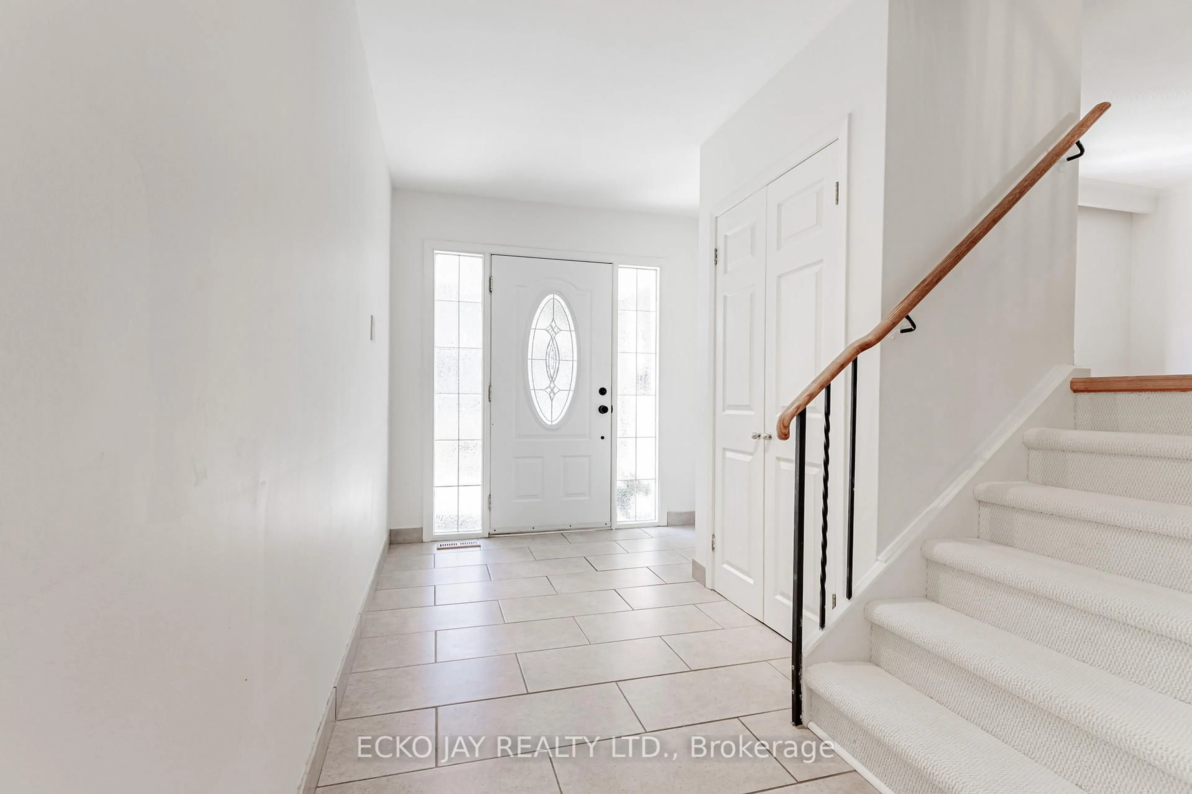 Indoor entryway for 66 Lesgay Cres, Toronto Ontario M2J 2J1