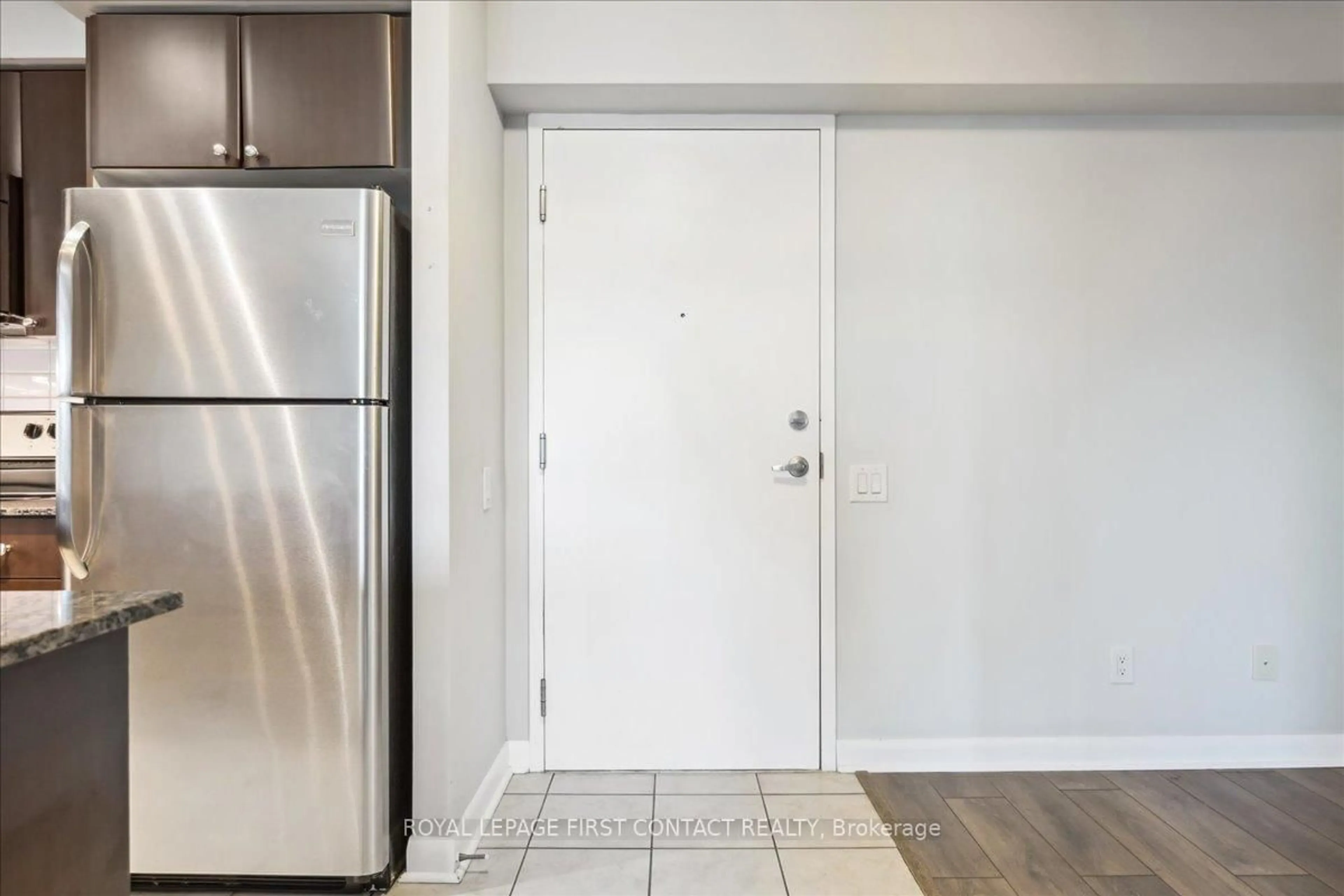 Indoor entryway for 525 Wilson Ave #405, Toronto Ontario M3H 0A7