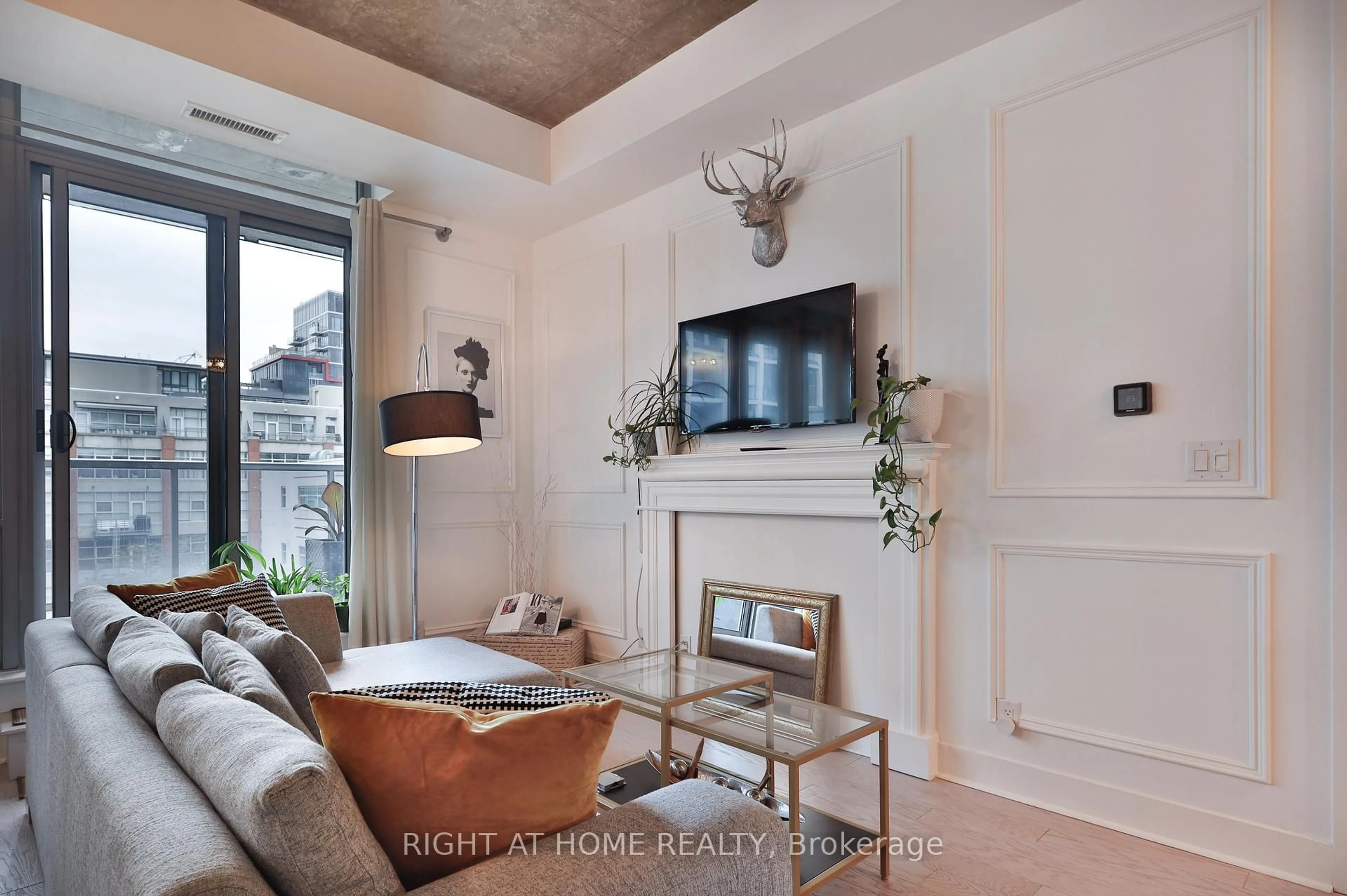 Living room with furniture, unknown for 399 Adelaide St #703, Toronto Ontario M5V 1S1