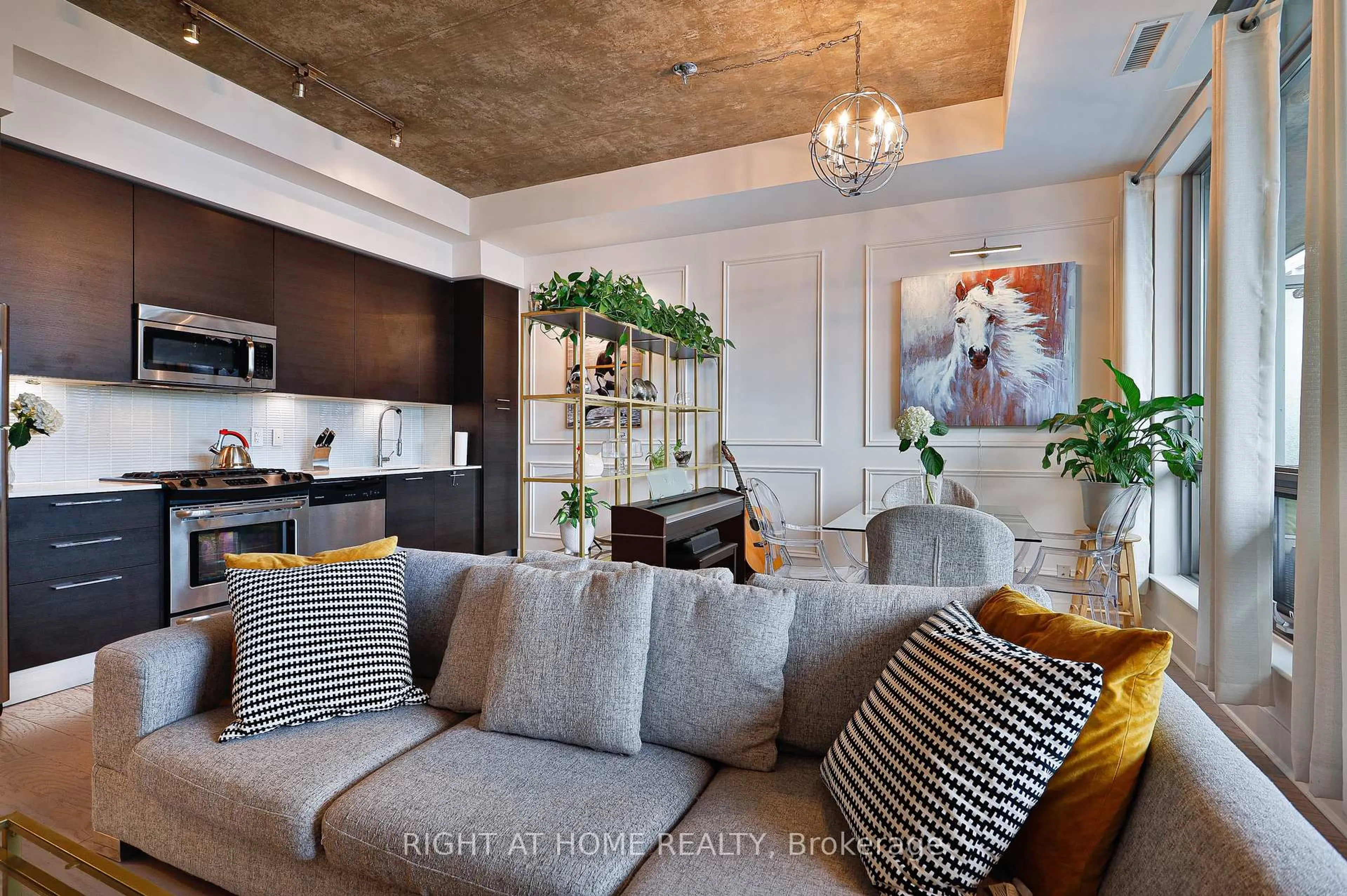 Living room with furniture, unknown for 399 Adelaide St #703, Toronto Ontario M5V 1S1