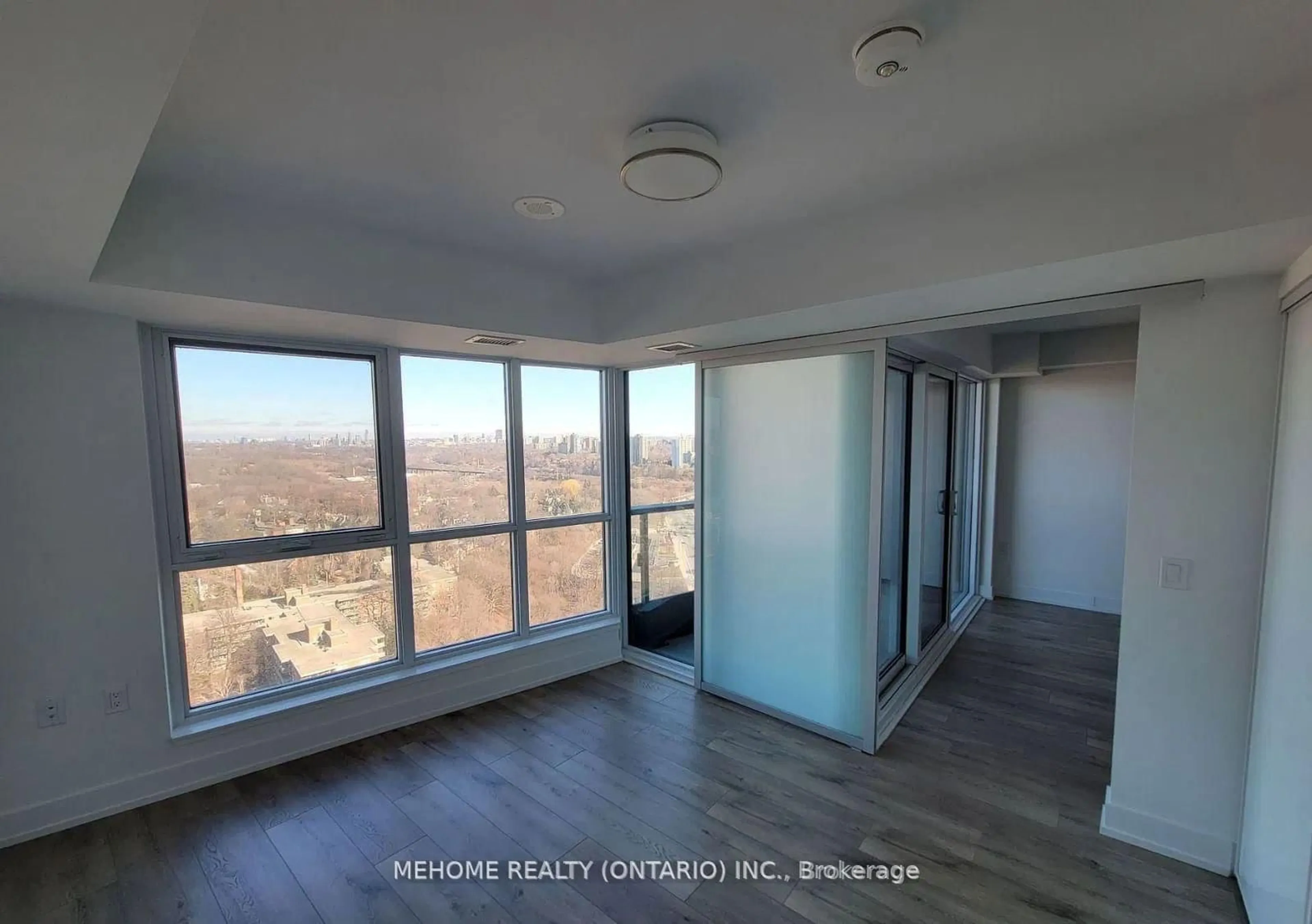A pic of a room for 585 Bloor St #2324, Toronto Ontario M4W 0B3
