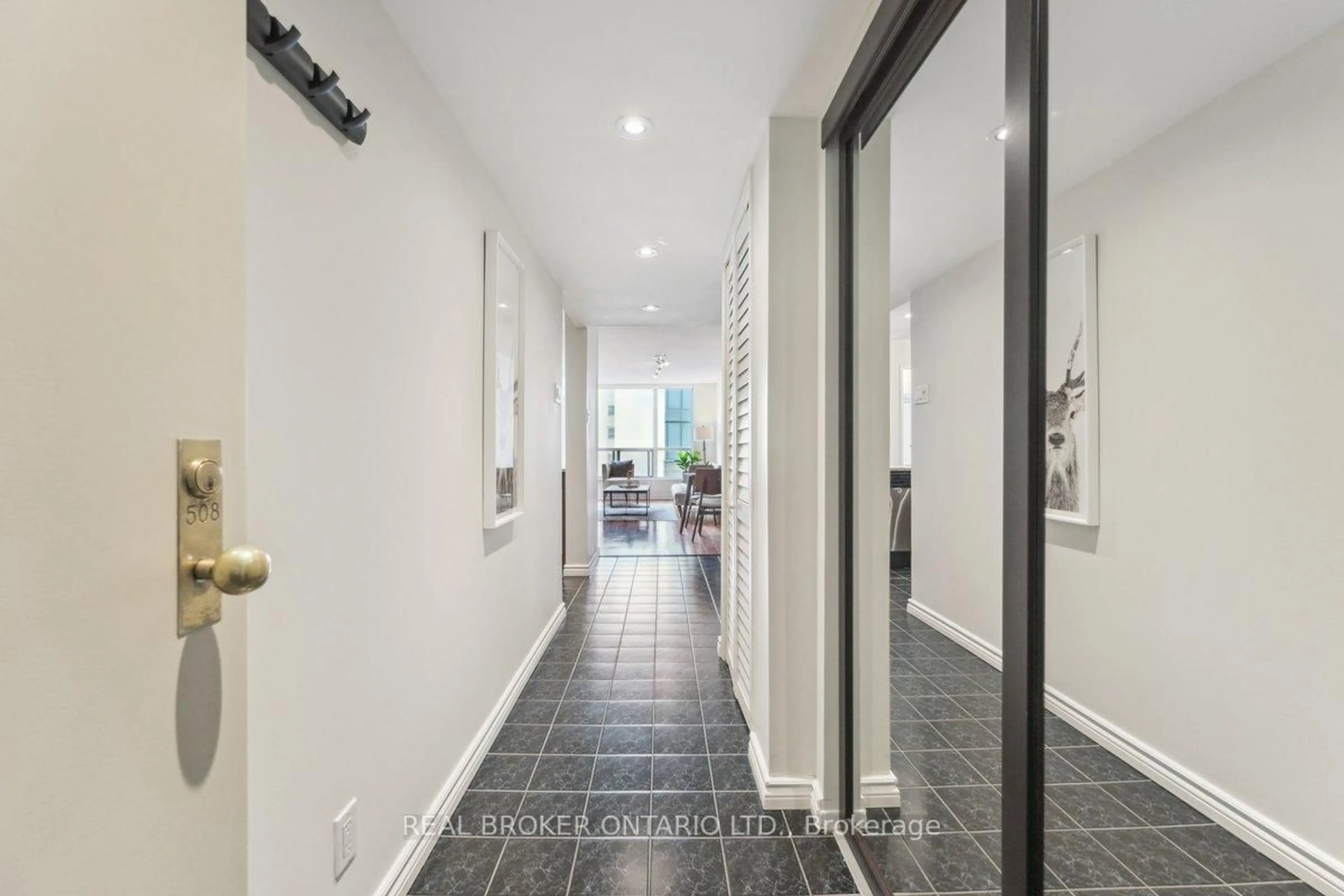 Indoor entryway for 92 King St #508, Toronto Ontario M5C 2V8