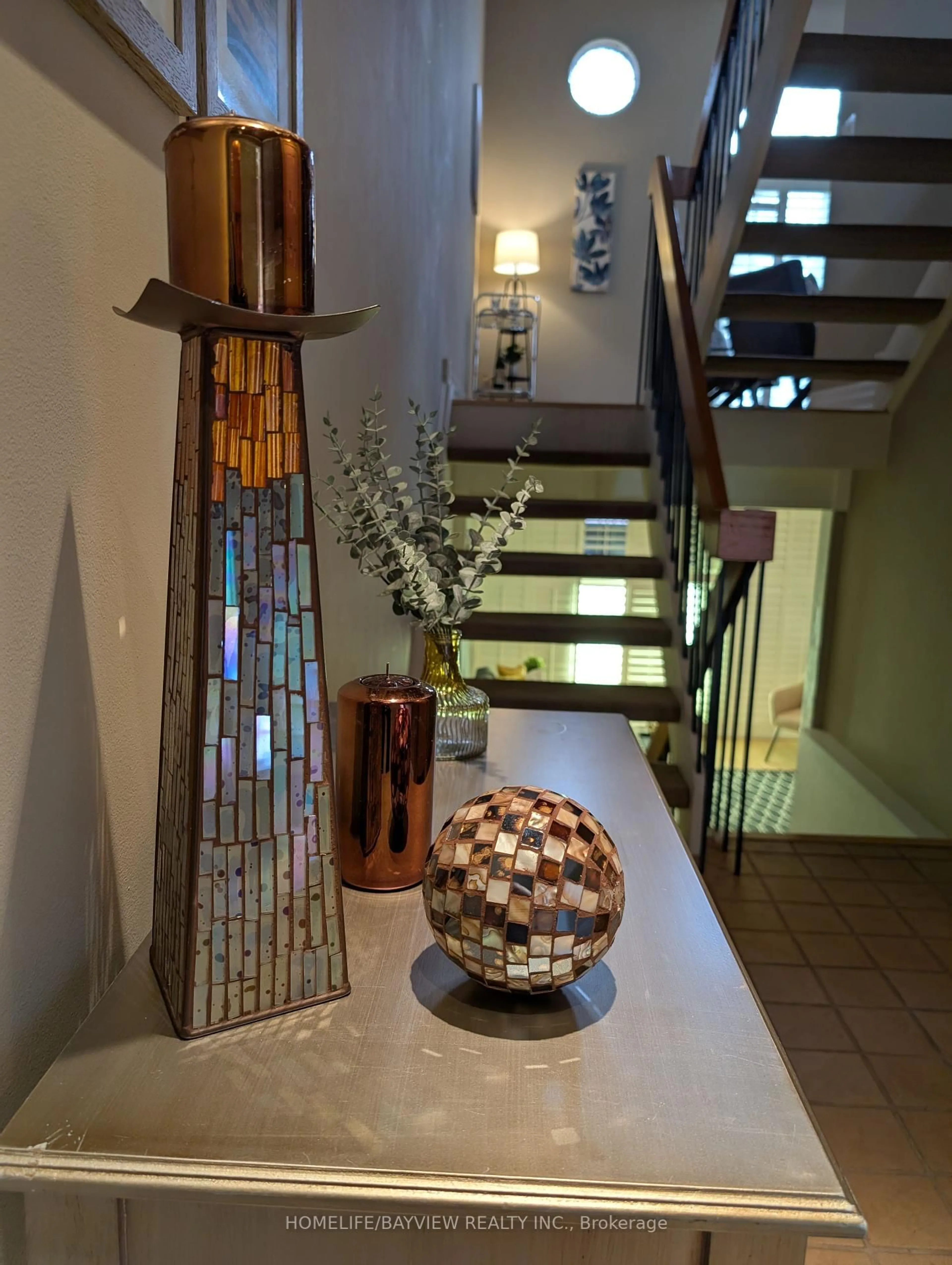 Indoor foyer for 18 Oaken Gate Way #18, Toronto Ontario M2P 2A1