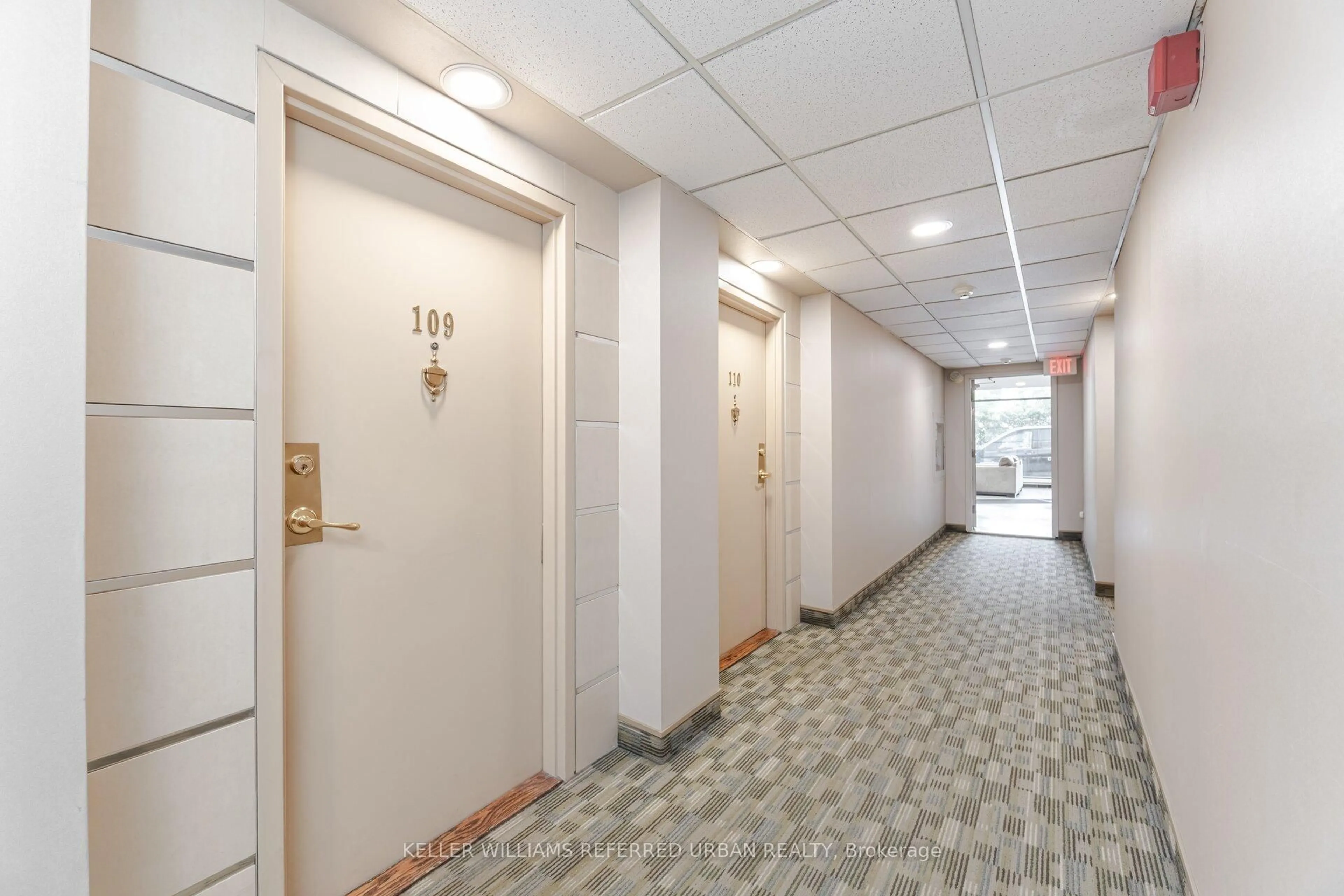Indoor foyer for 30 Glen Elm Ave #109/209, Toronto Ontario M4T 1T7