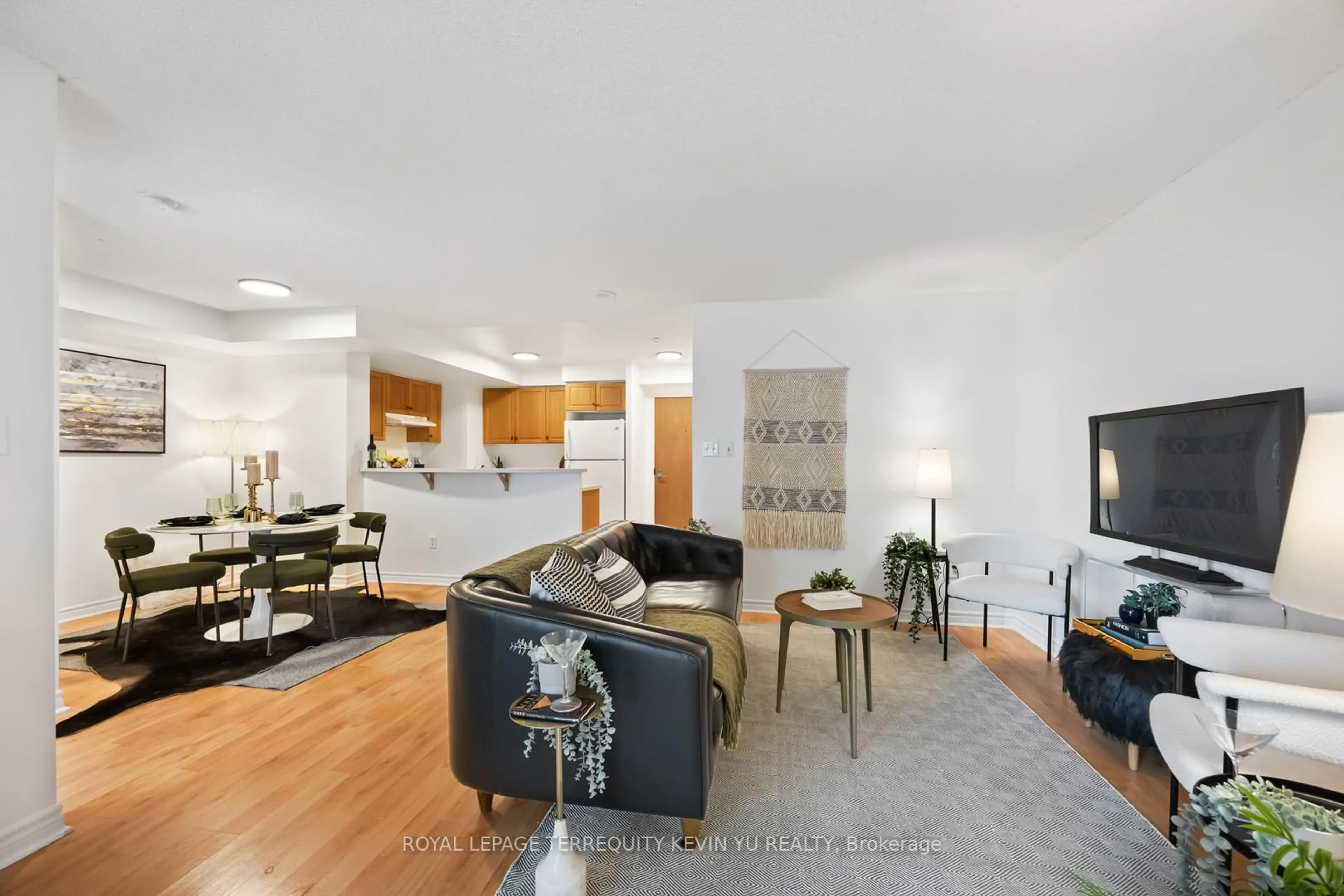 Living room with furniture, unknown for 7 Lorraine Dr #609, Toronto Ontario M2N 7H2
